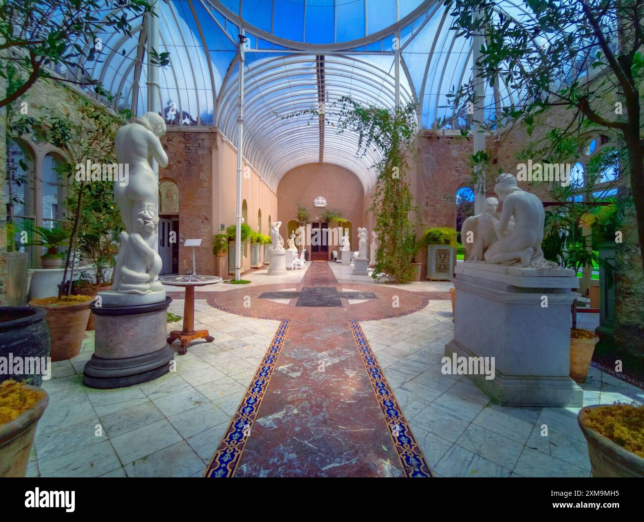 L'intérieur de l'Orangerie conçu en 1852 par William Burn comme une galerie de sculptures attachée à Kilruddery House, Bray, comté de Wicklow, Irlande. Banque D'Images