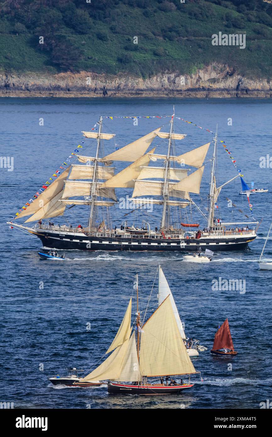 windjammer Belem à trois mâts, barque construite à Nantes en 1896, la Grande Parade, voyage des voiliers traditionnels de Brest à Douarnenez at Banque D'Images