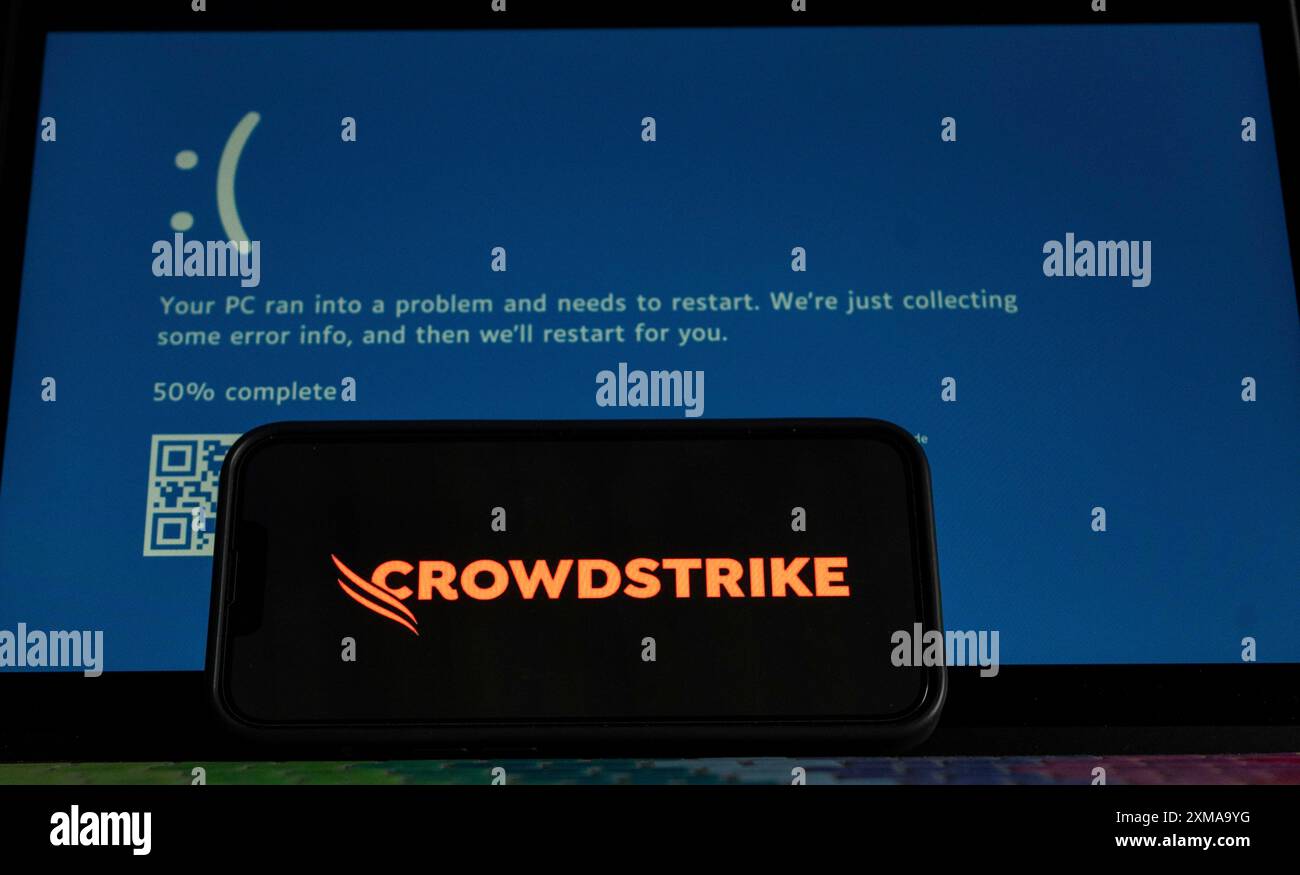 Illustration d'une erreur critique dans la mise à jour du logiciel CrowdStrike a provoqué un écran bleu de mort sur les ordinateurs Windows autour, à Delhi, en Inde. 21 juillet Banque D'Images