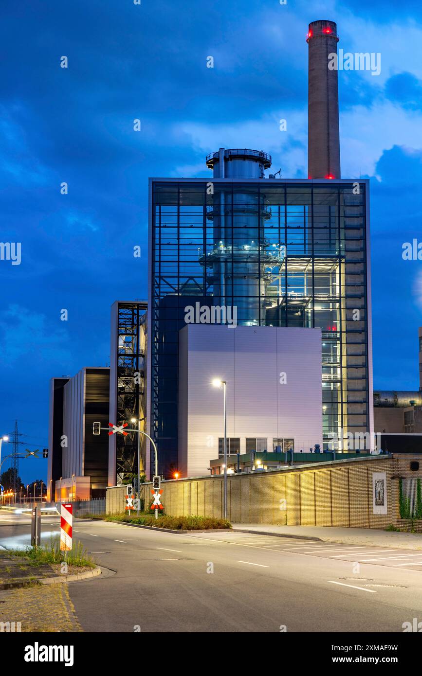 La centrale au gaz naturel de Lausward, la centrale à turbine à gaz et à vapeur la plus performante au monde, produit de l’électricité et du chauffage urbain Banque D'Images