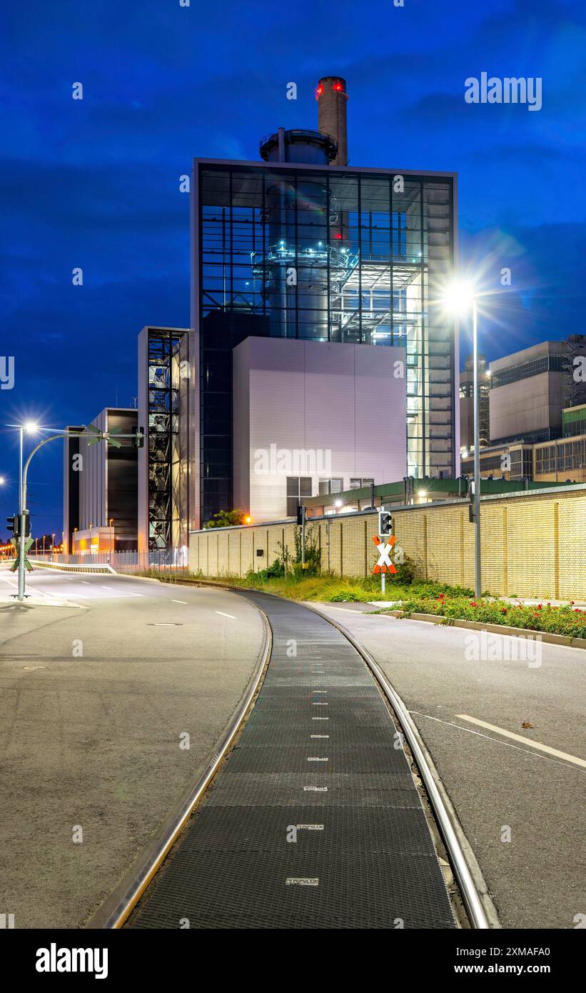 La centrale au gaz naturel de Lausward, la centrale à turbine à gaz et à vapeur la plus performante au monde, produit de l’électricité et du chauffage urbain Banque D'Images