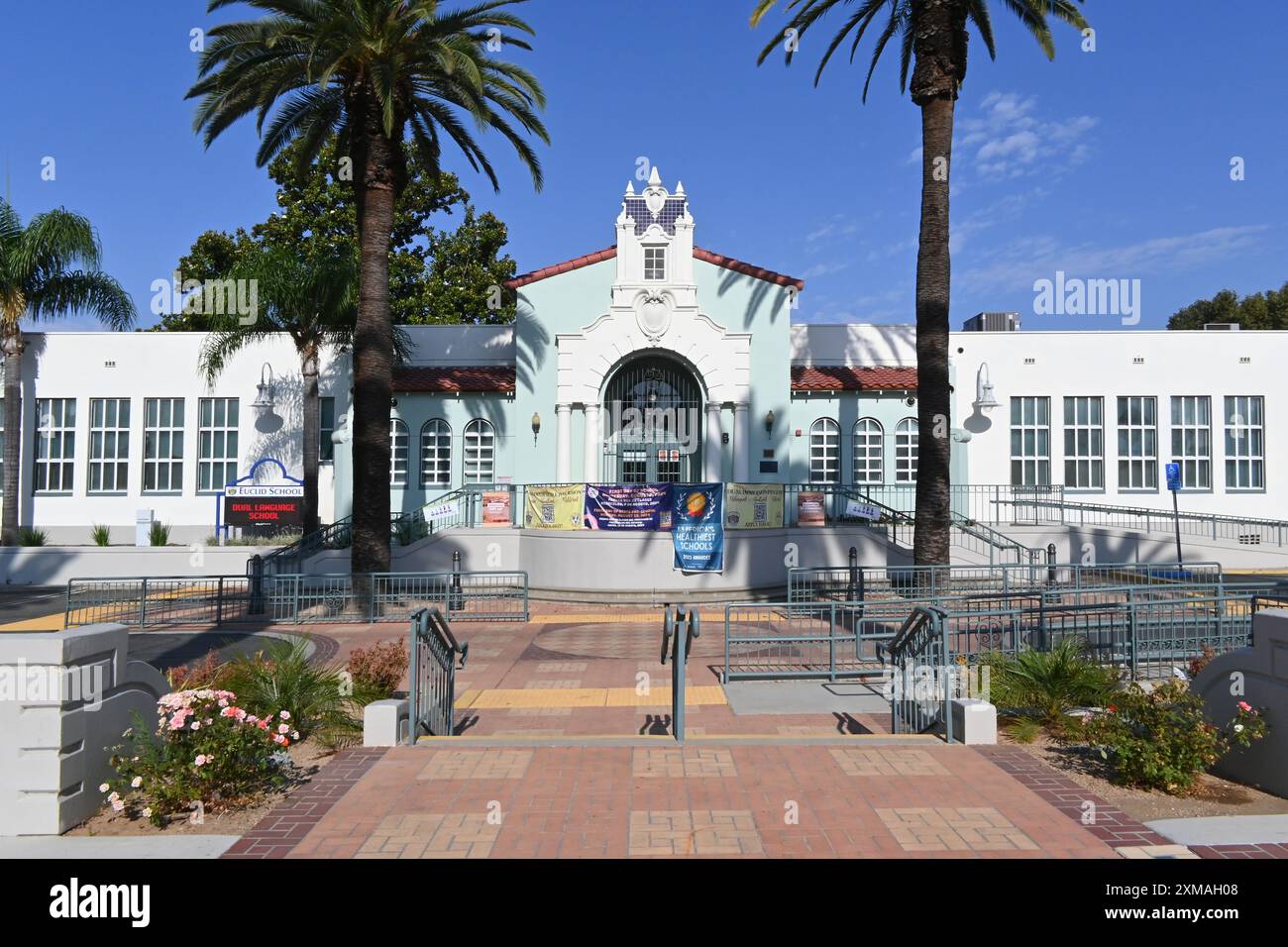 ONTARIO, CALIFORNIE - 14 JUILLET 2024 : entrée principale de l'école primaire Euclid sur l'avenue Euclid. Banque D'Images