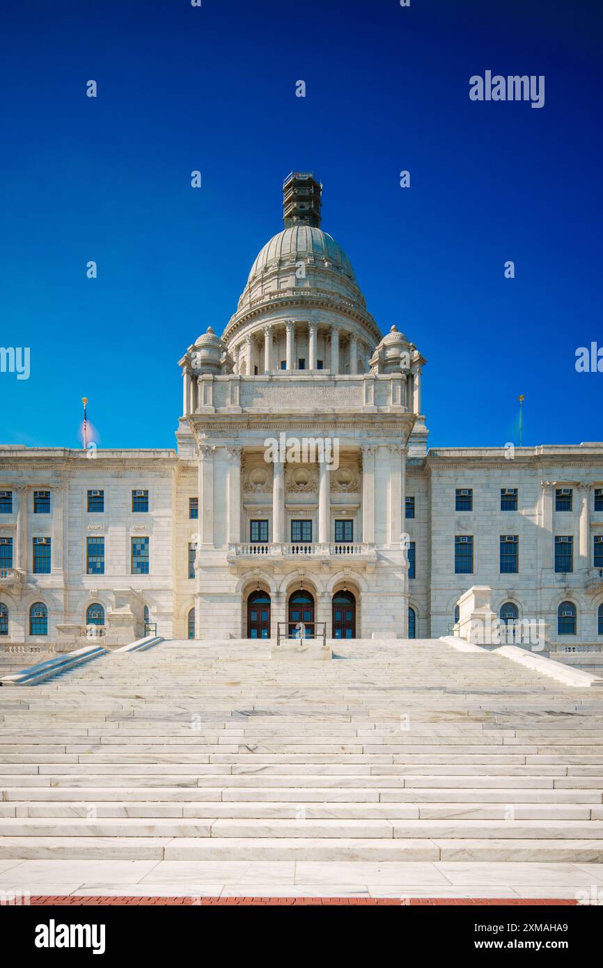 Rhode Island State House 2024. Photo longue exposition avec flou de mouvement dans les arbres Banque D'Images
