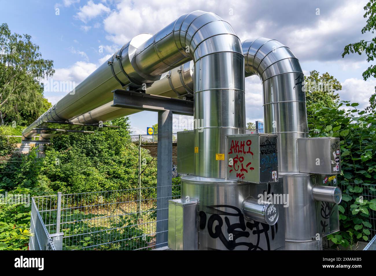 Nouveau gazoduc de chauffage urbain STEAG à Essen, sur les voies ferrées de la ligne S6 à Essen-Sued, qui fait partie de la nouvelle ligne orientale de 12 km de long Banque D'Images