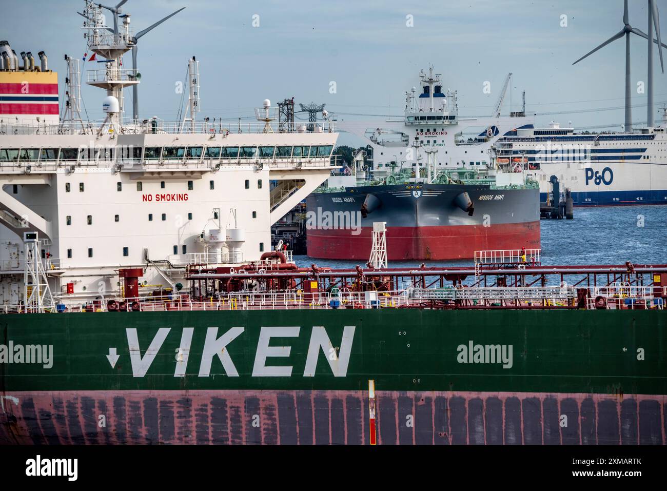 Petroleumhaven, S le pétrolier norvégien Eikeviken quitte le port de Rotterdam, pays-Bas, déchargé Banque D'Images Petroleumhaven, S le pétrolier norvégien Eikeviken quitte le port de Rotterdam, pays-Bas, déchargé Banque D'Images