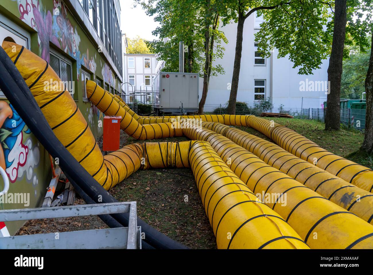 Restauration des dégâts d'eau, déshumidification, après l'inondation d'un bâtiment, séchage sous vide, piscine intérieure à Essen-werden, fortement inondée par le Banque D'Images