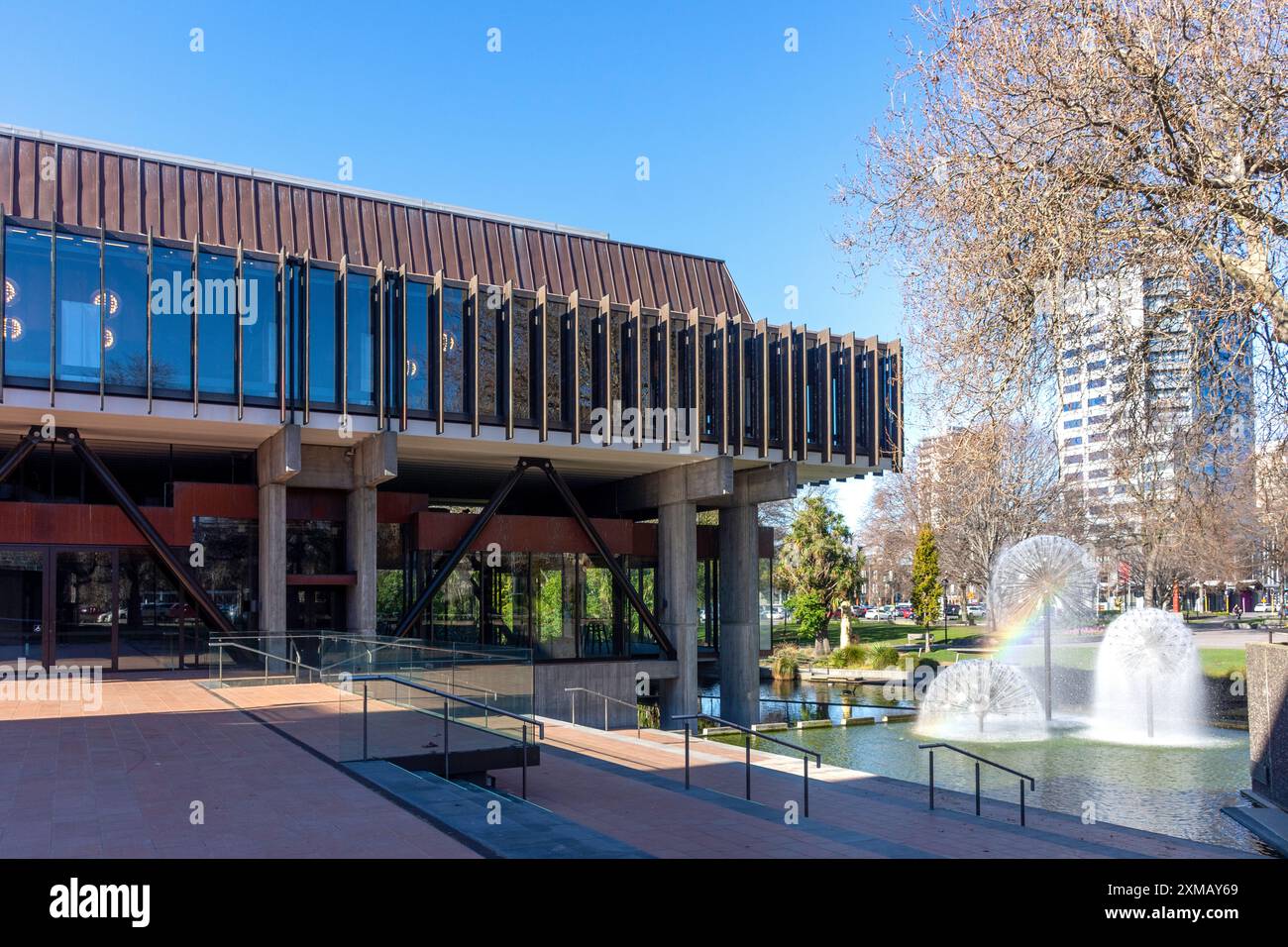 Hôtel de ville et fontaine de Christchurch et rivière Avon, Kilmore Street, Christchurch Central, Christchurch (Ōtautahi), Canterbury, nouvelle-Zélande Banque D'Images