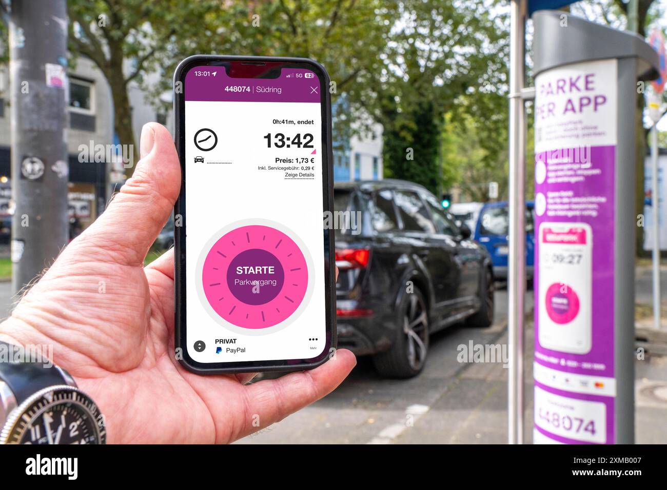 Parking dans les espaces publics via l'application parking, EasyPark, ici à Bochum, distributeur de billets de stationnement où vous pouvez payer en espèces et par carte, ou par application, Nord Banque D'Images