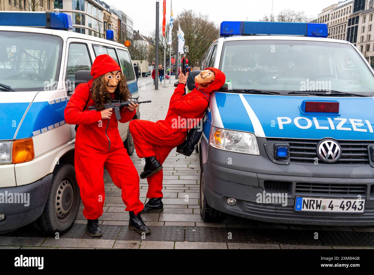 Défilé du lundi rose à Duesseldorf, carnaval de rue, costumes Haus-des-Geldes Banque D'Images