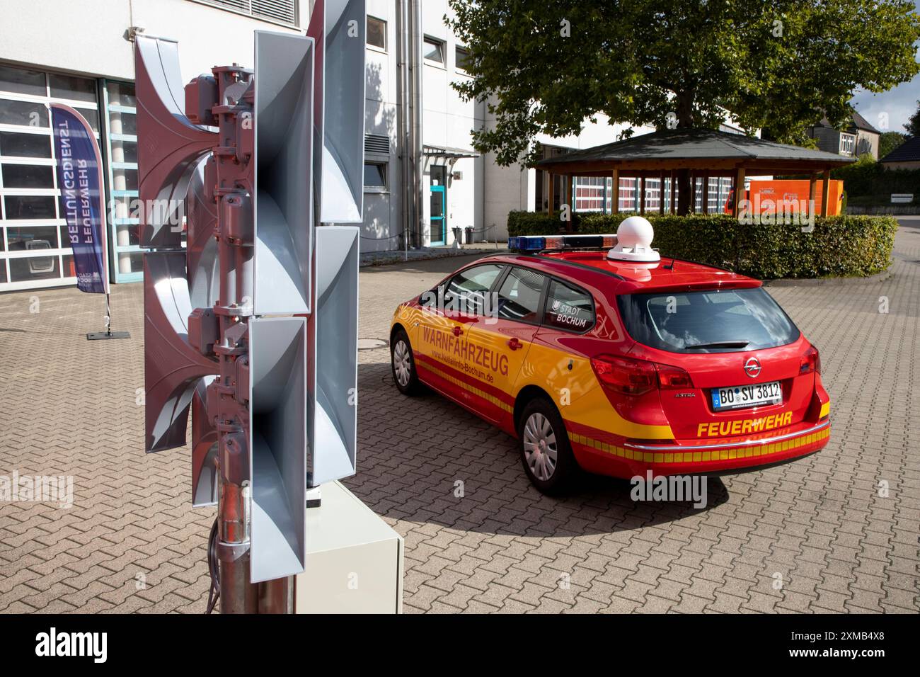 Véhicule avertisseur de la ville de Bochum, utilisé dans des situations dangereuses pour avertir la population des dangers, avec haut-parleur et signaux de sirène, sirène pour Banque D'Images