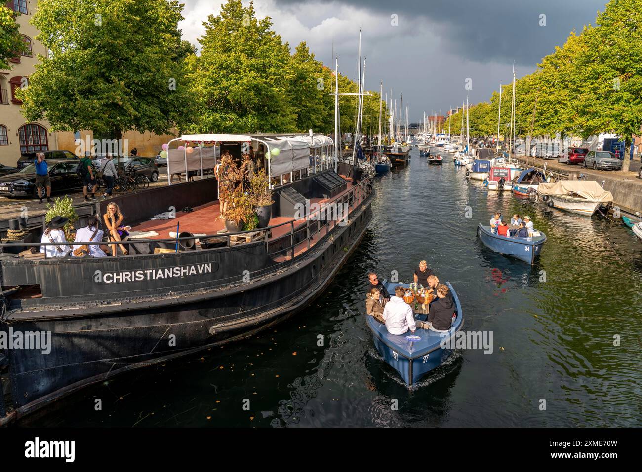 Christianshavns, quartier ancien, à la fois quartier très animé et branché, traversé par de nombreux canaux, avec des boutiques, des pubs, des espaces de vie Banque D'Images