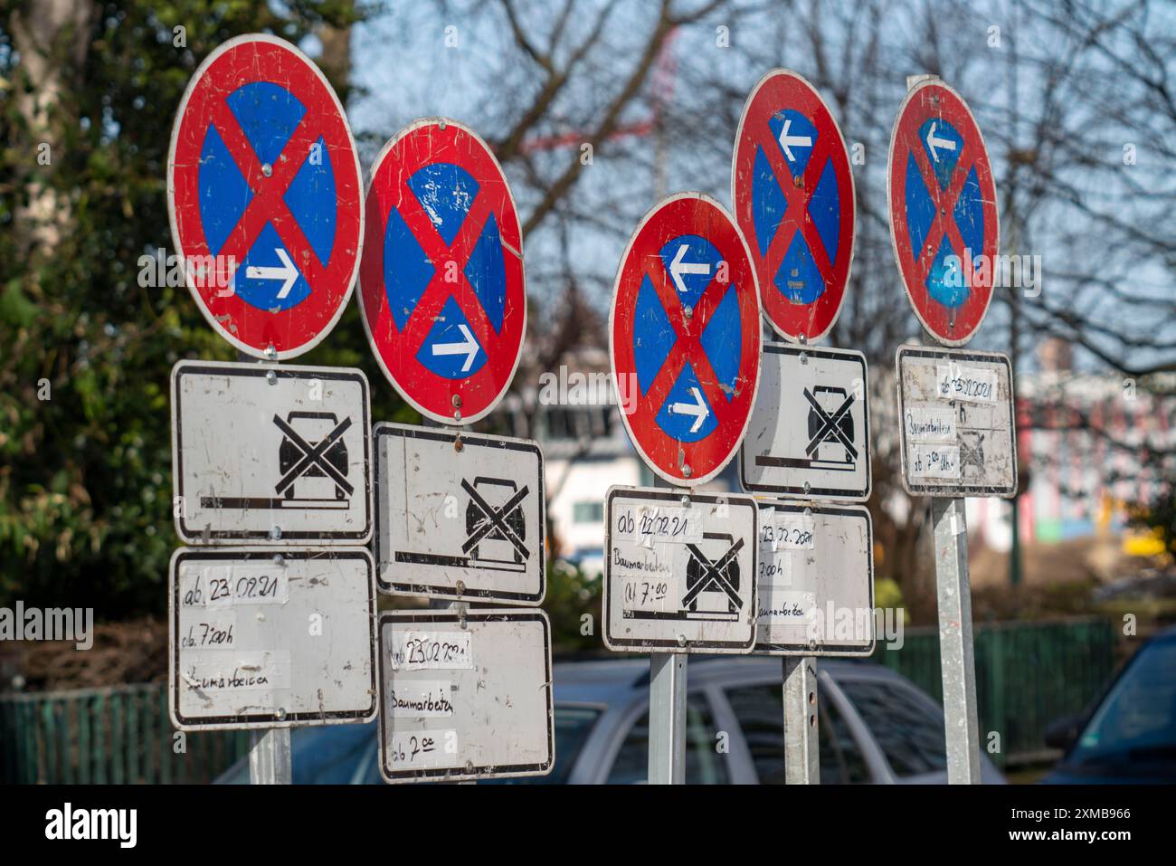 Pas de panneaux de stationnement, interdiction d'arrêt absolue temporaire, pendant les travaux de construction, Duisbourg, Rhénanie du Nord-Westphalie, Allemagne Banque D'Images