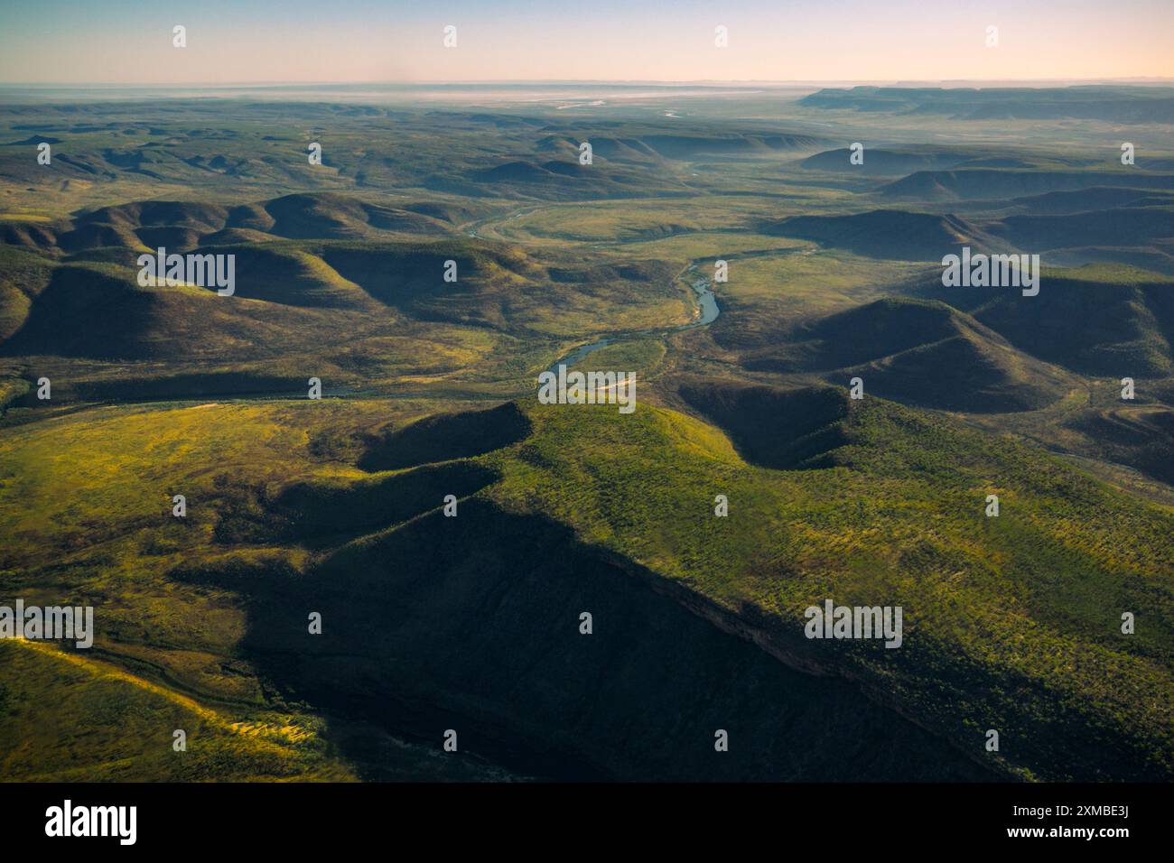 Lumière du matin sur la rivière Drysdale sinueuse dans les East Kimberley Australie occidentale, vue aérienne Banque D'Images