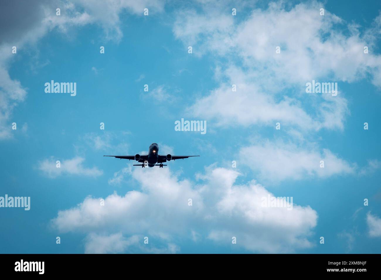 Les aéronefs s'alignent et descendent alors qu'ils se préparent à atterrir à l'aéroport d'Heathrow. Banque D'Images