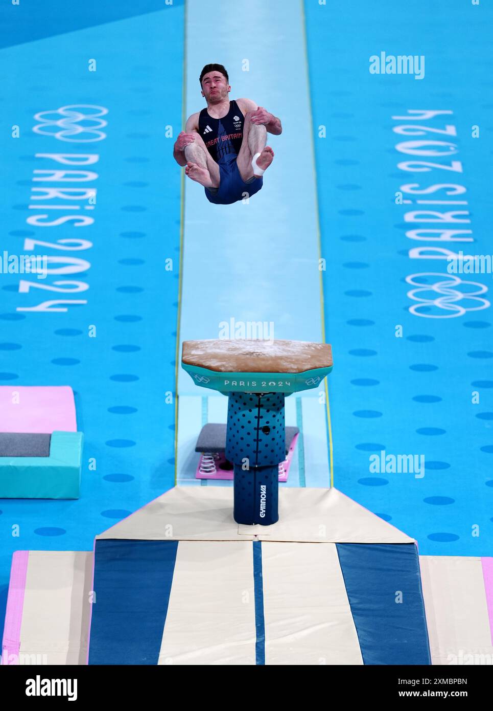 Harry Hepworth, de Grande-Bretagne, se produit sur The Vault lors de la gymnastique artistique, qualification masculine à la Bercy Arena le premier jour des Jeux Olympiques de Paris 2024 en France. Date de la photo : samedi 27 juillet 2024. Banque D'Images