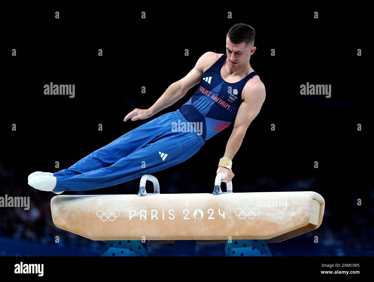 Le Britannique Max Whitlock se produit sur le Pommel Horse lors de la gymnastique artistique, qualification masculine à la Bercy Arena le premier jour des Jeux Olympiques de Paris 2024 en France. Date de la photo : samedi 27 juillet 2024. Banque D'Images