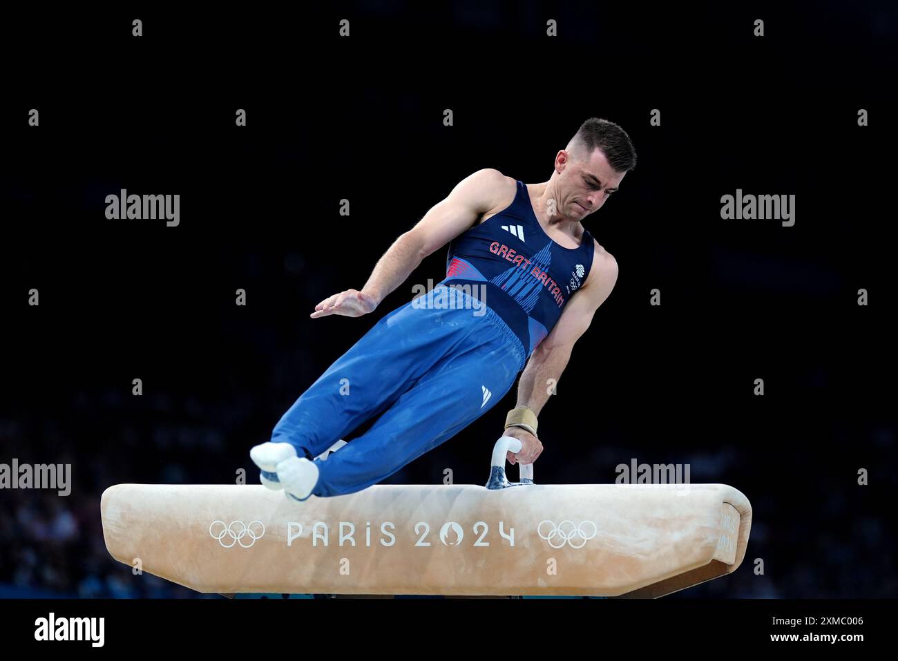 Le Britannique Max Whitlock se produit sur le Pommel Horse lors de la gymnastique artistique, qualification masculine à la Bercy Arena le premier jour des Jeux Olympiques de Paris 2024 en France. Date de la photo : samedi 27 juillet 2024. Banque D'Images