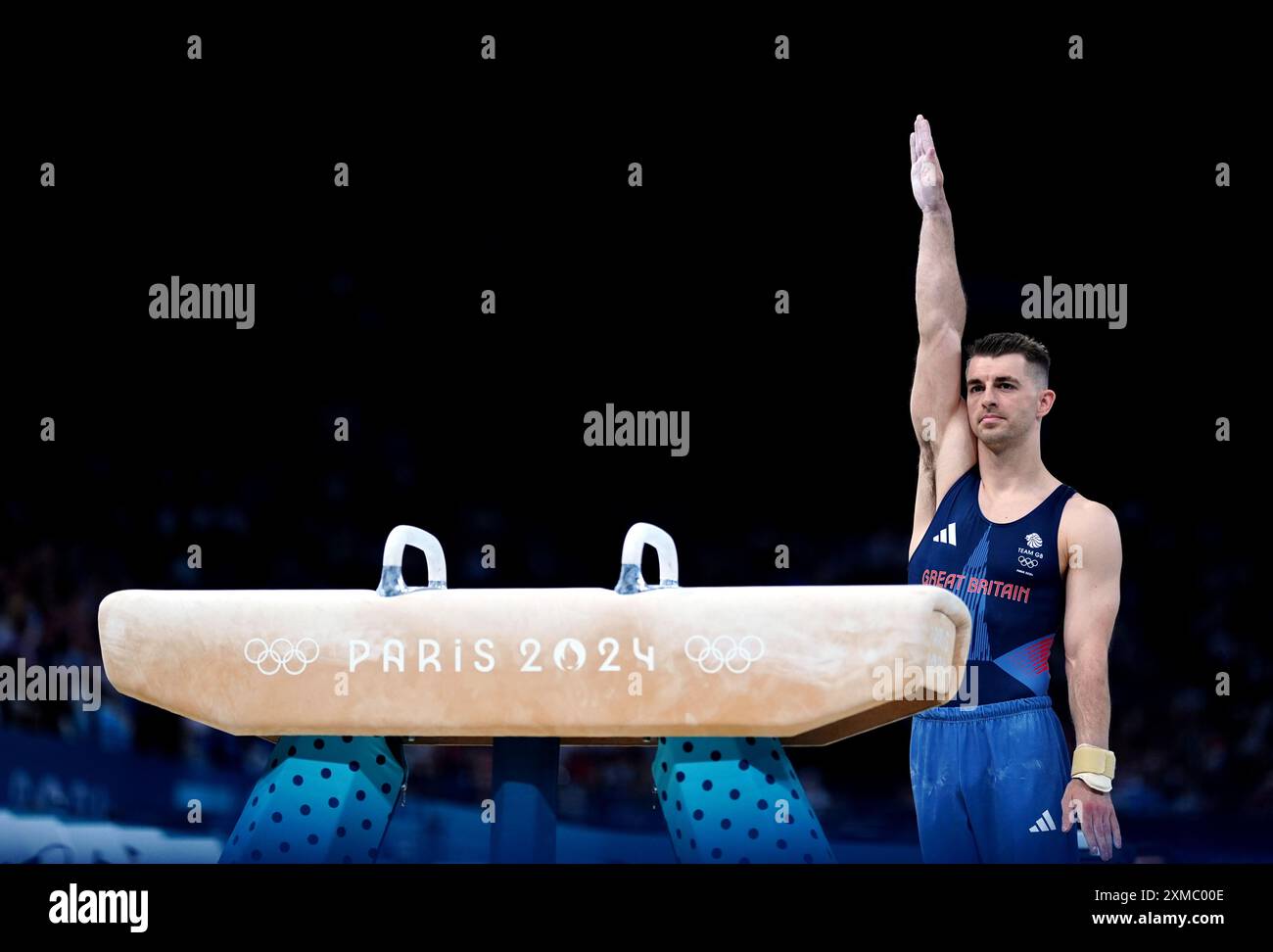Le Britannique Max Whitlock se produit sur le Pommel Horse lors de la gymnastique artistique, qualification masculine à la Bercy Arena le premier jour des Jeux Olympiques de Paris 2024 en France. Date de la photo : samedi 27 juillet 2024. Banque D'Images