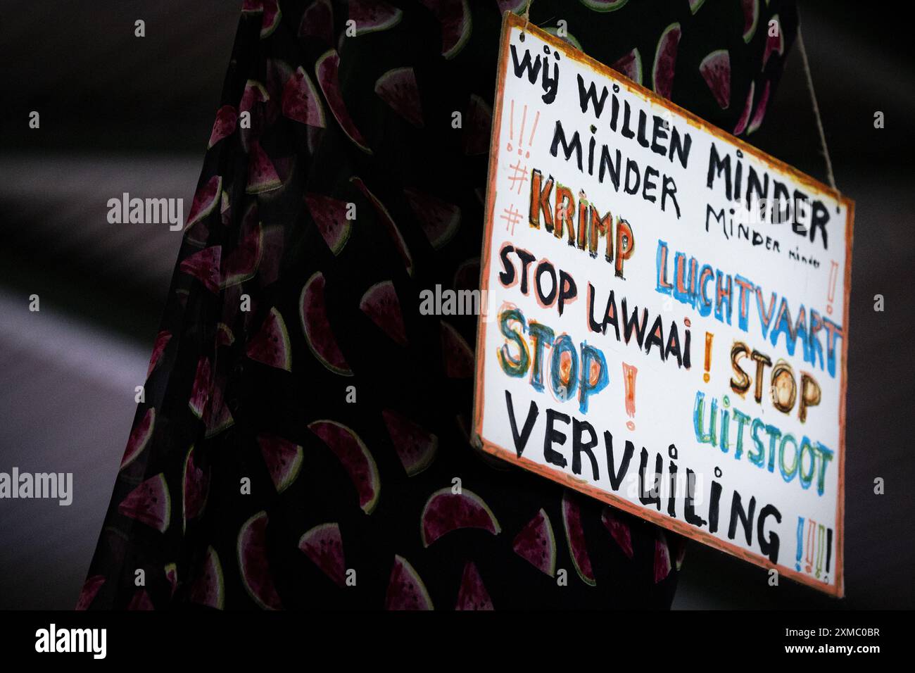 SCHIPHOL - des manifestants de extinction Rebellion manifestent devant l'entrée de l'aéroport de Schiphol. Les militants réclament un traité sur les combustibles fossiles. ANP RAMON VAN FLYMEN netherlands Out - belgique Out Credit : ANP/Alamy Live News Banque D'Images