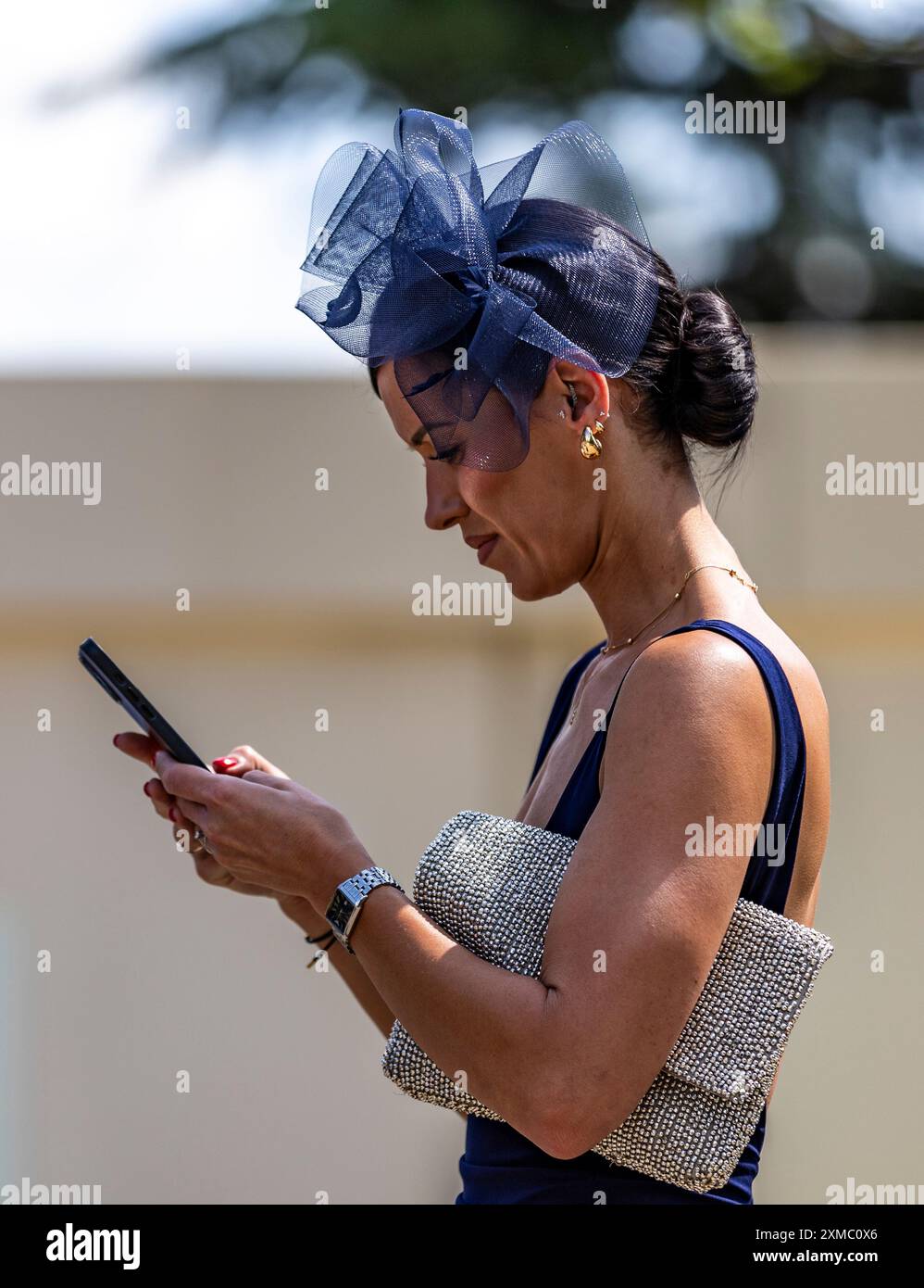 Vue générale des spectateurs arrivant pendant le QIPCO King George Day à Ascot Racecourse, Berkshire. Date de la photo : samedi 27 juillet 2024. Banque D'Images