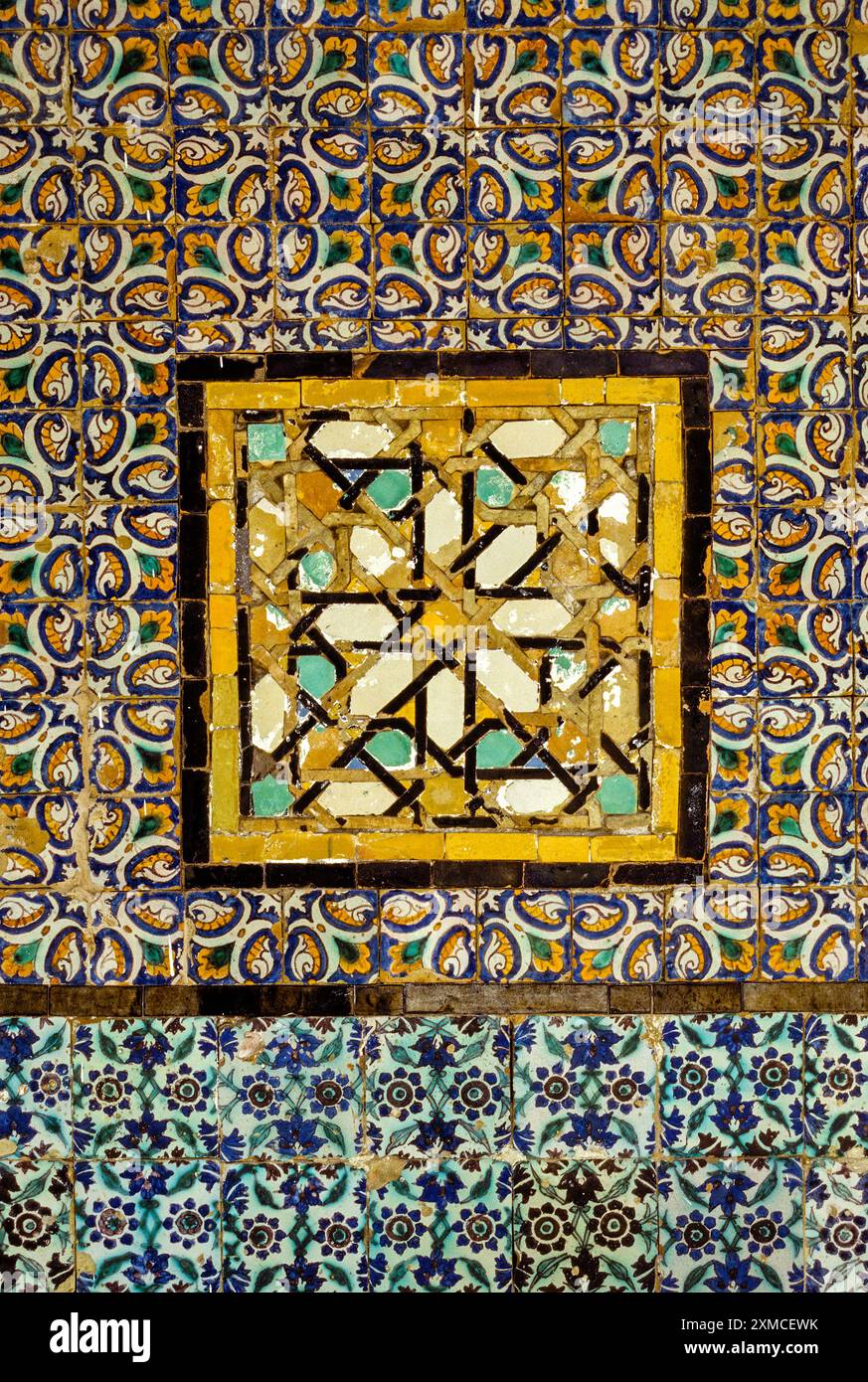 Tunis, Tunisie. Tuiles à Zawiya de Sidi Kacem Al-Jalizi. Banque D'Images