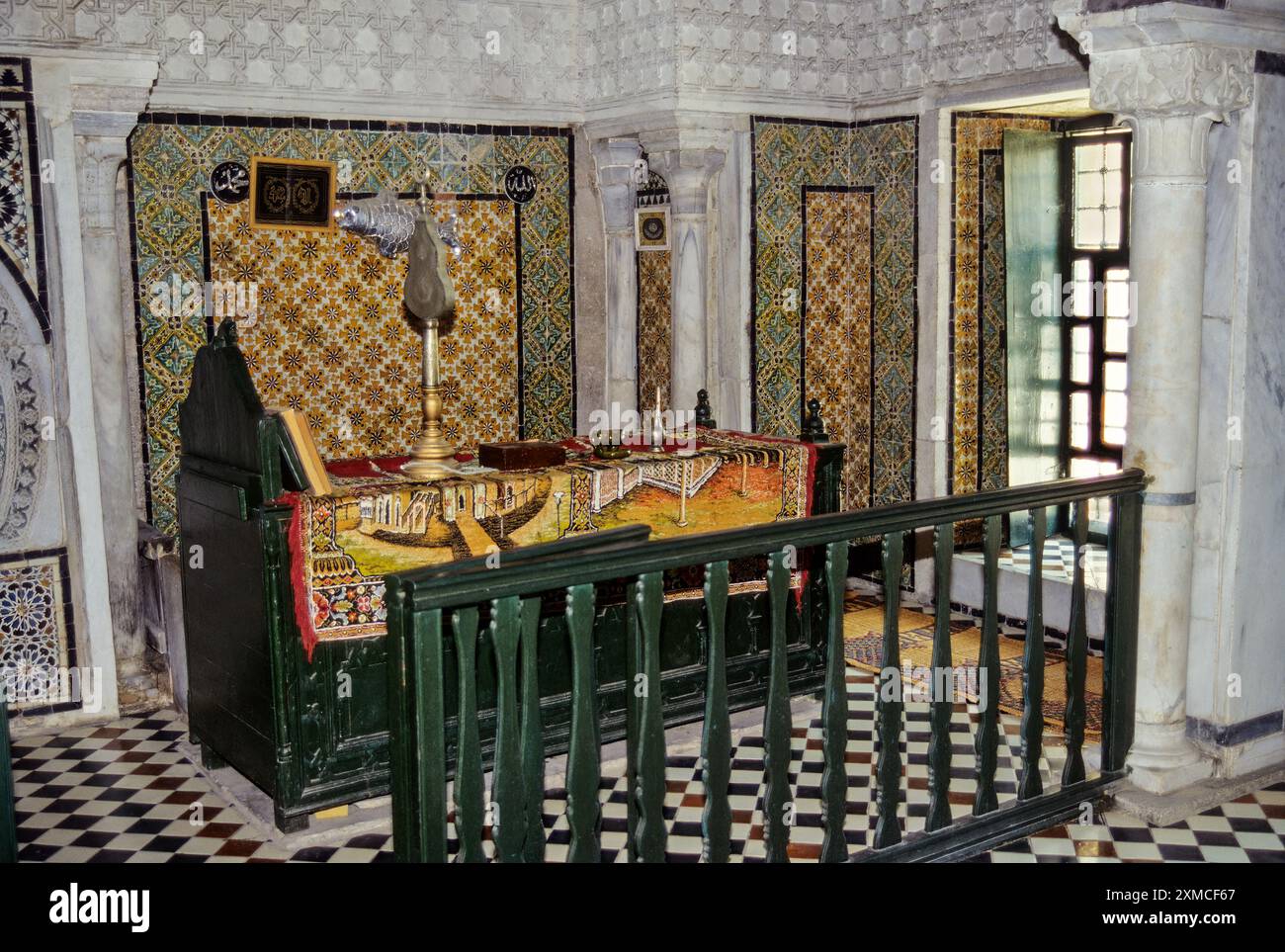 Tunis, Tunisie. Cercueil de Sidi Kacem, 1496 Al-Jalizi est mort. La plus célèbre artiste en céramique. Banque D'Images