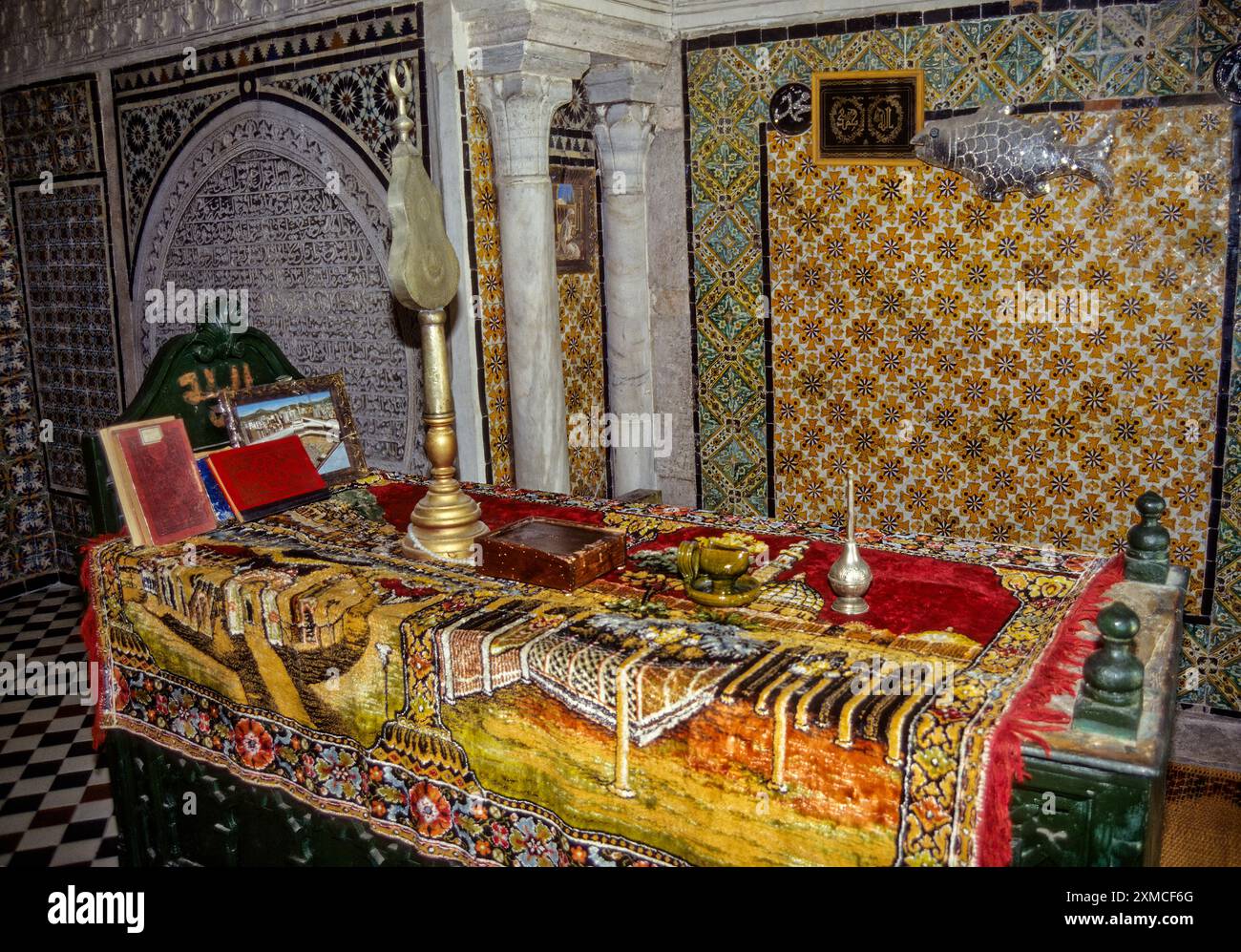 Tunis, Tunisie. Cercueil de Sidi Kacem, 1496 Al-Jalizi est mort. La plus célèbre artiste en céramique. Banque D'Images