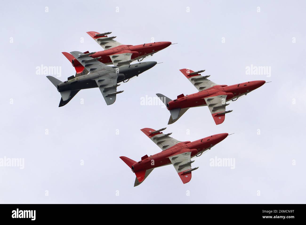 Les Midnight Hawks de l'équipe de voltige de l'armée de l'air finlandaise s'exposent au Royal International Air Tattoo 2024 à la RAF Fairford. Banque D'Images