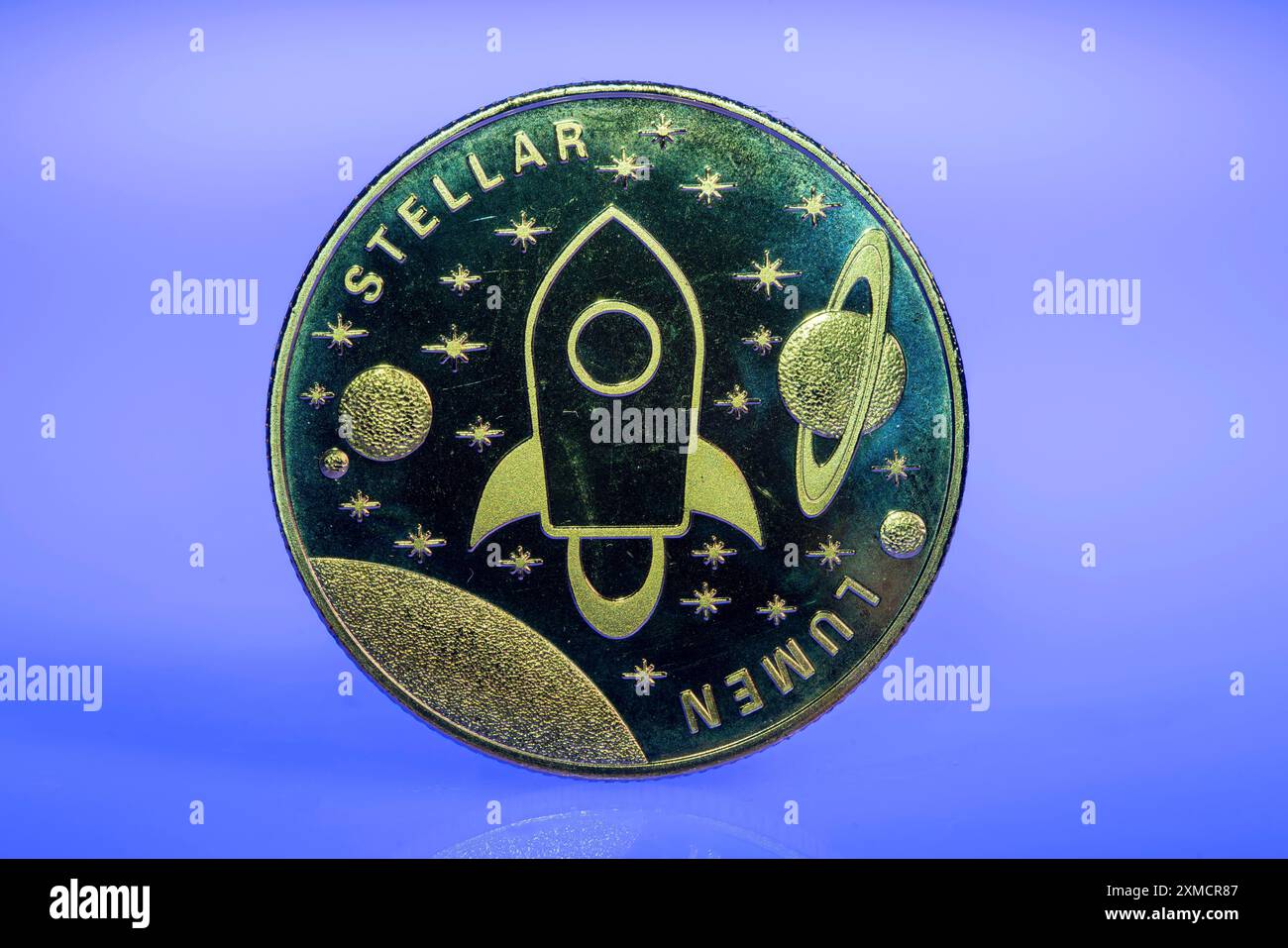 Stellaire, XLM, crypto-monnaie, pièce de symbole, espace de réservation  optique pour la monnaie numérique, blockchain, cours des actions Photo  Stock - Alamy