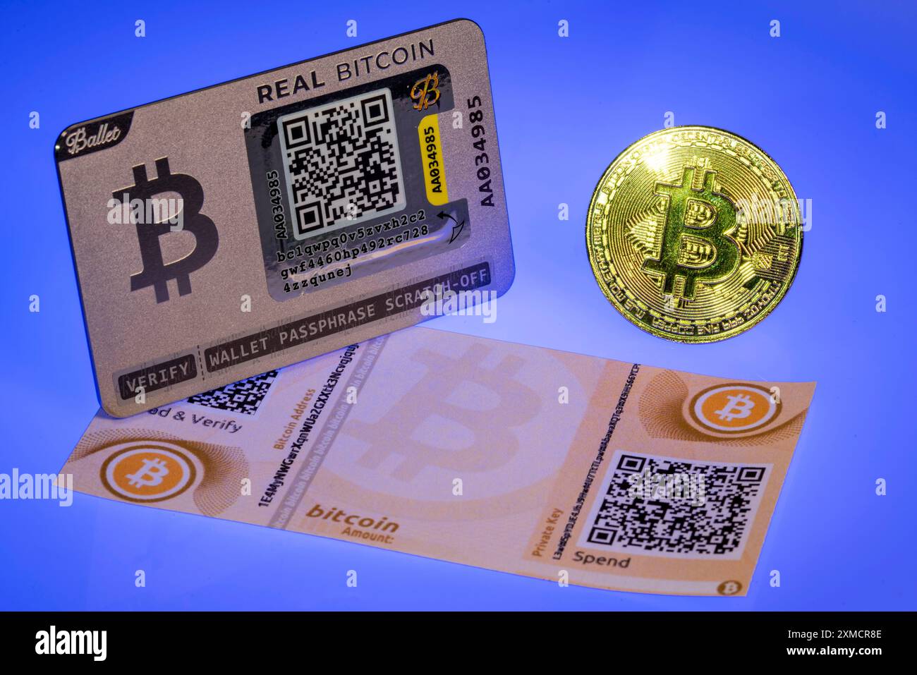 Portefeuilles crypto pour crypto-monnaies, portefeuilles matériels,  portefeuilles papier, hors ligne et alalog pour un accès sécurisé aux crypto-monnaies,  jeton de symbole Photo Stock - Alamy