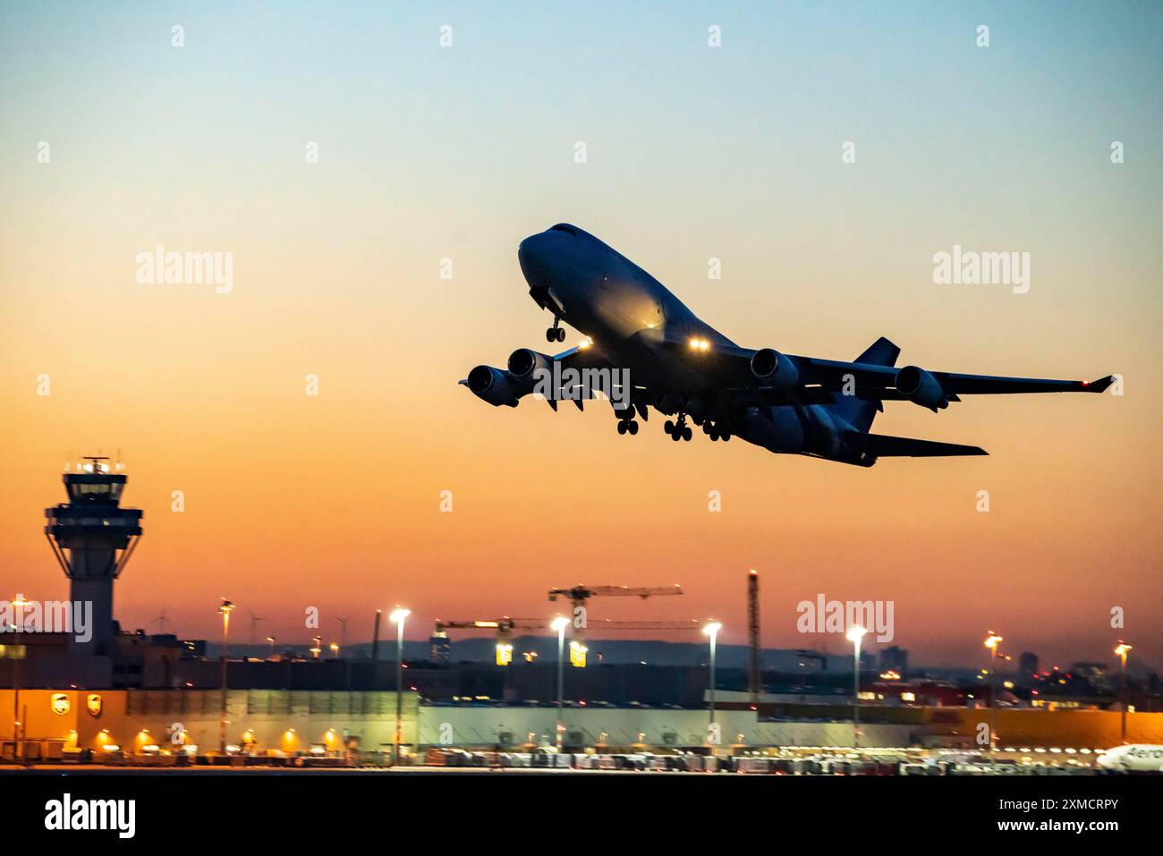 Le Boeing 747-400, version cargo, de la compagnie charter moldave Terra Avia, décolle à l'aéroport de Cologne-Bonn, CGN, piste 14L/32R, Cologne, Nord Banque D'Images