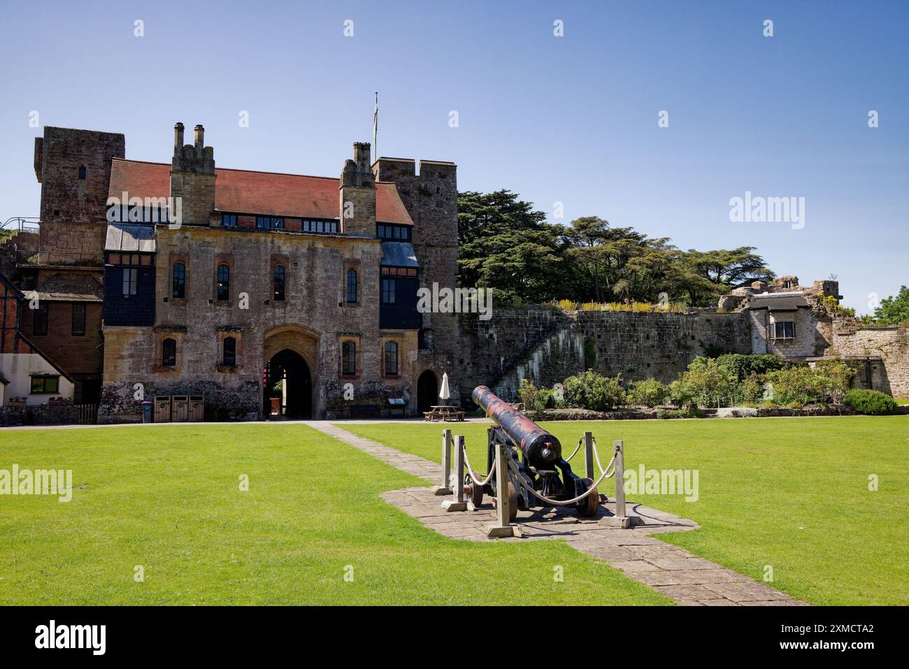 Le château de Caldicott se prélasse du soleil d'été gallois Banque D'Images