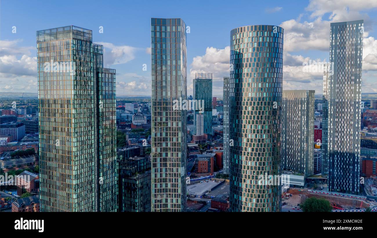 Manchester City Centre, Angleterre, Royaume-Uni, développements modernes et travaux de réaménagement. Gratte-ciel, bureaux et appartements. Banque D'Images
