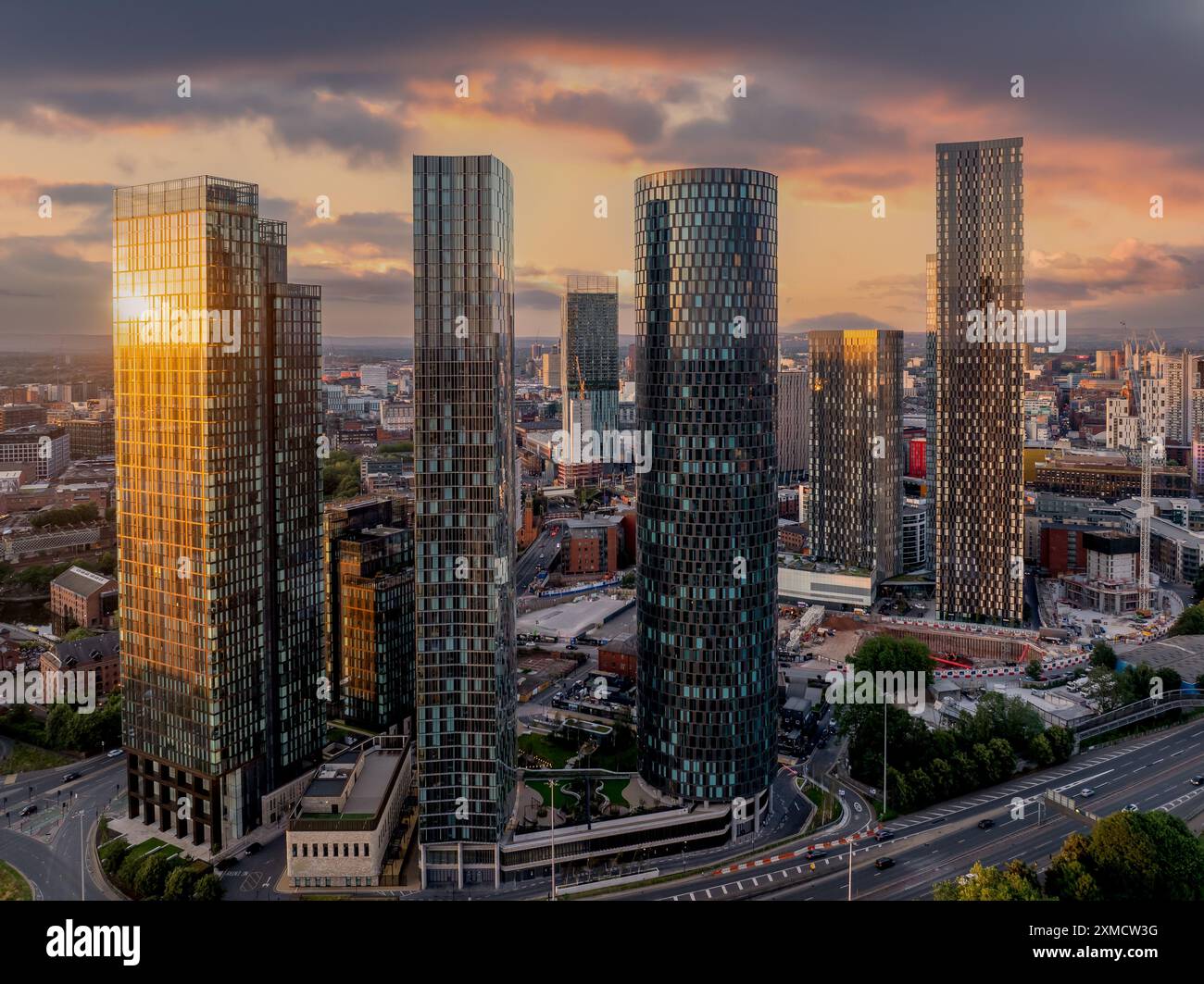 Manchester City Centre, Angleterre, Royaume-Uni, développements modernes et travaux de réaménagement. Gratte-ciel, bureaux et appartements. Banque D'Images