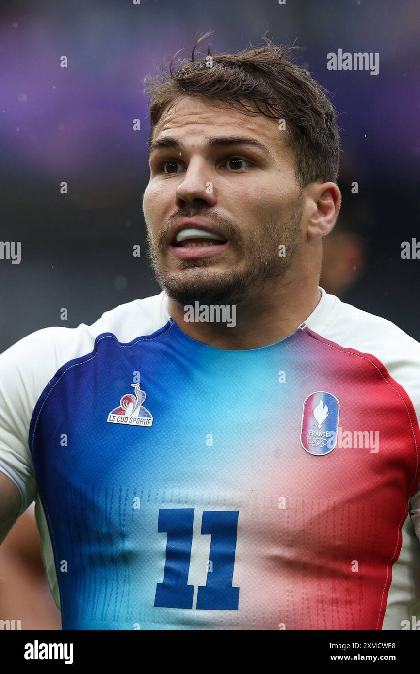 PARIS, FRANCE. 27 juillet 2024. Antoine Dupont, de France, lors du match de demi-finale masculin de rugby à sept opposant l’Afrique du Sud à la France le premier jour des Jeux Olympiques de Paris 2024, au stade de France, Paris, France. Crédit : Craig Mercer/Alamy Live News Banque D'Images