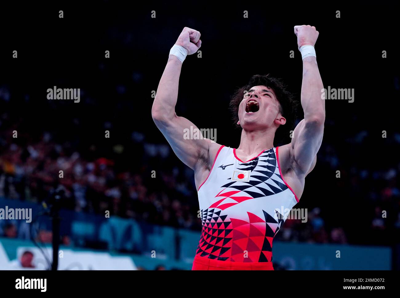 Le Japonais Takaaki Sugino réagit en suivant sa routine Pommel Horse lors de la gymnastique artistique, qualification masculine à la Bercy Arena le premier jour des Jeux Olympiques de Paris 2024 en France. Date de la photo : samedi 27 juillet 2024. Banque D'Images