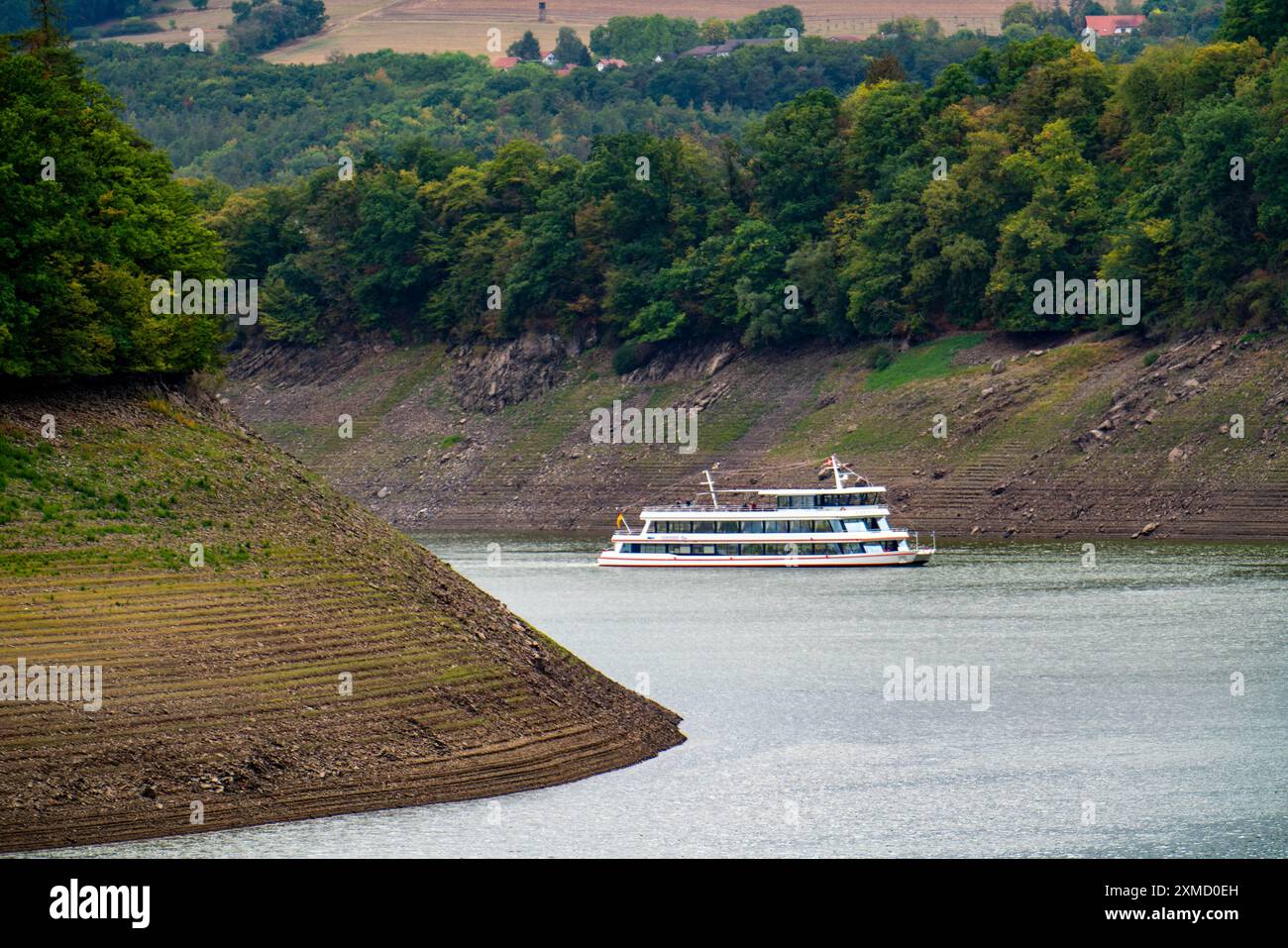 L'Edersee, près de Waldeck, le troisième plus grand réservoir d'Allemagne, ne possède actuellement qu'un peu moins de 13% de son niveau normal, le lac était rempli pour la dernière fois Banque D'Images