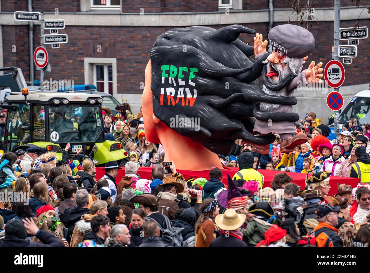 Rose Monday défilé à Duesseldorf, carnaval de rue, flotteur de carnaval, par le constructeur de flotteurs Jacques Tilly, la chevelure de femme du mouvement de liberté en Banque D'Images