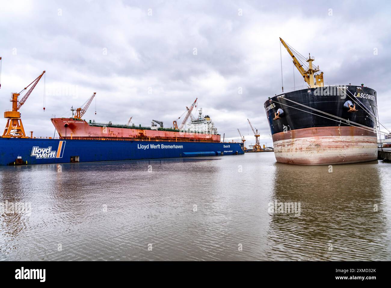 Lloyd Werft, cale sèche, cargo Atlantic Journey, chantier naval dans le port d'outre-mer de Bremerhaven, Brême, Allemagne Banque D'Images