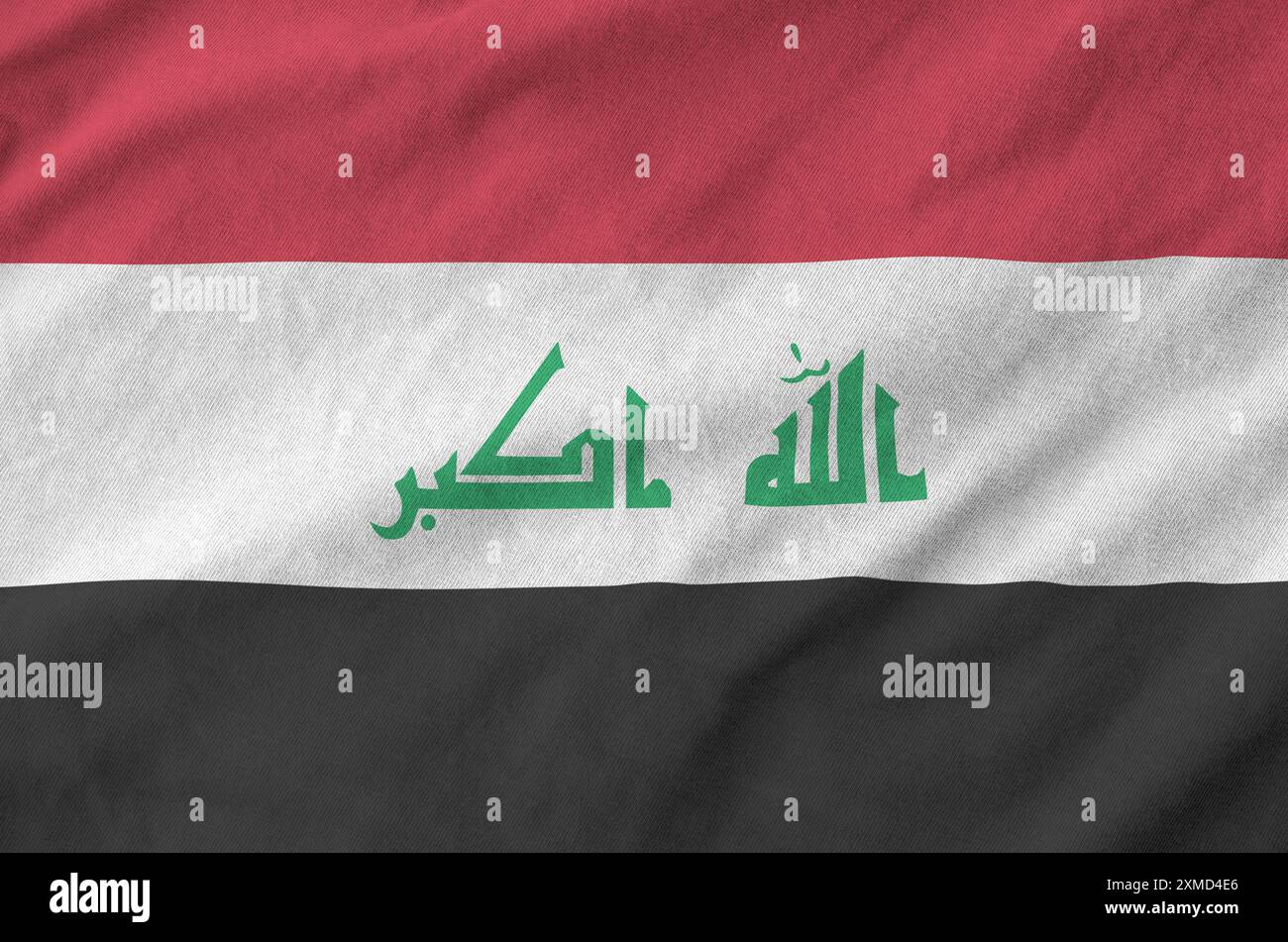 Drapeau irakien représenté sur un tissu ondulé plié de vieux tissus en gros plan Banque D'Images