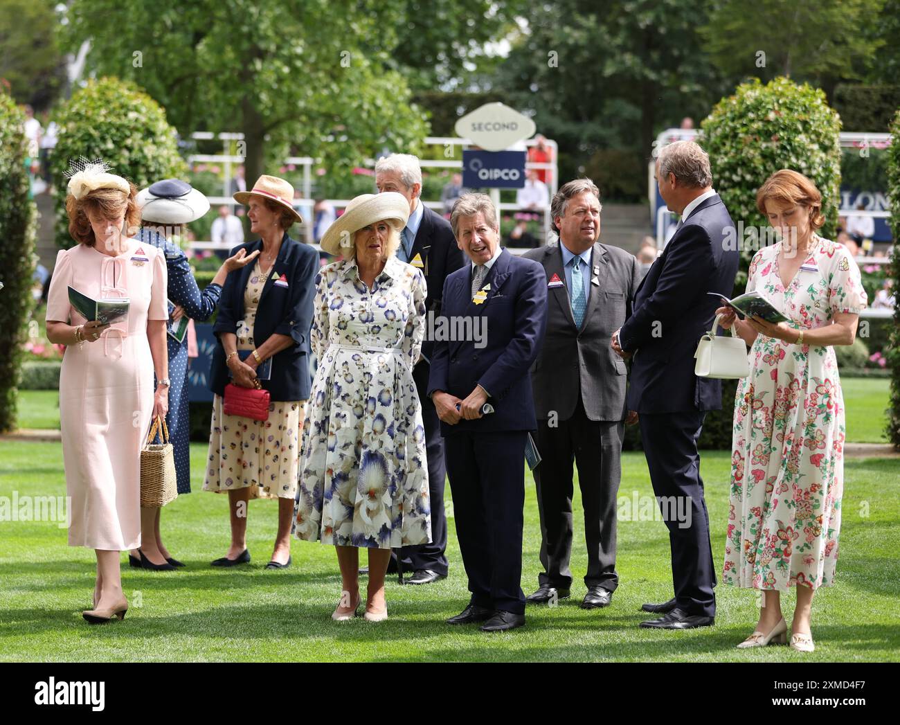 Queen Camilla (au centre) lors de la Journée QIPCO King George à l'hippodrome d'Ascot, Berkshire. Date de la photo : samedi 27 juillet 2024. Banque D'Images