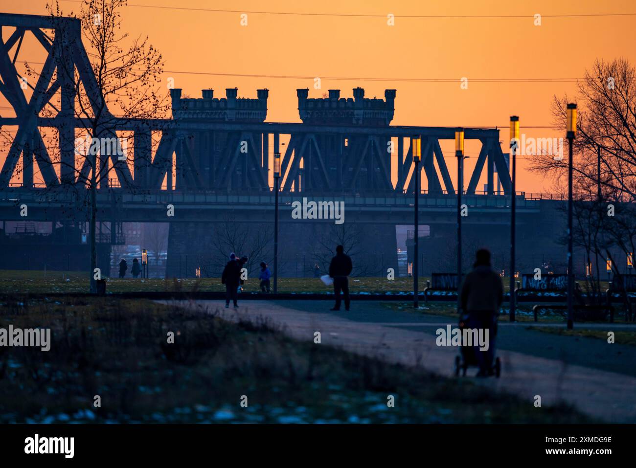 Le Rheinpark, un ancien site d'industrie lourde, sur le Rhin, près du quartier Duisburg-Hochfeld, depuis 2009 un parc de loisirs et de sports, avec beaucoup Banque D'Images