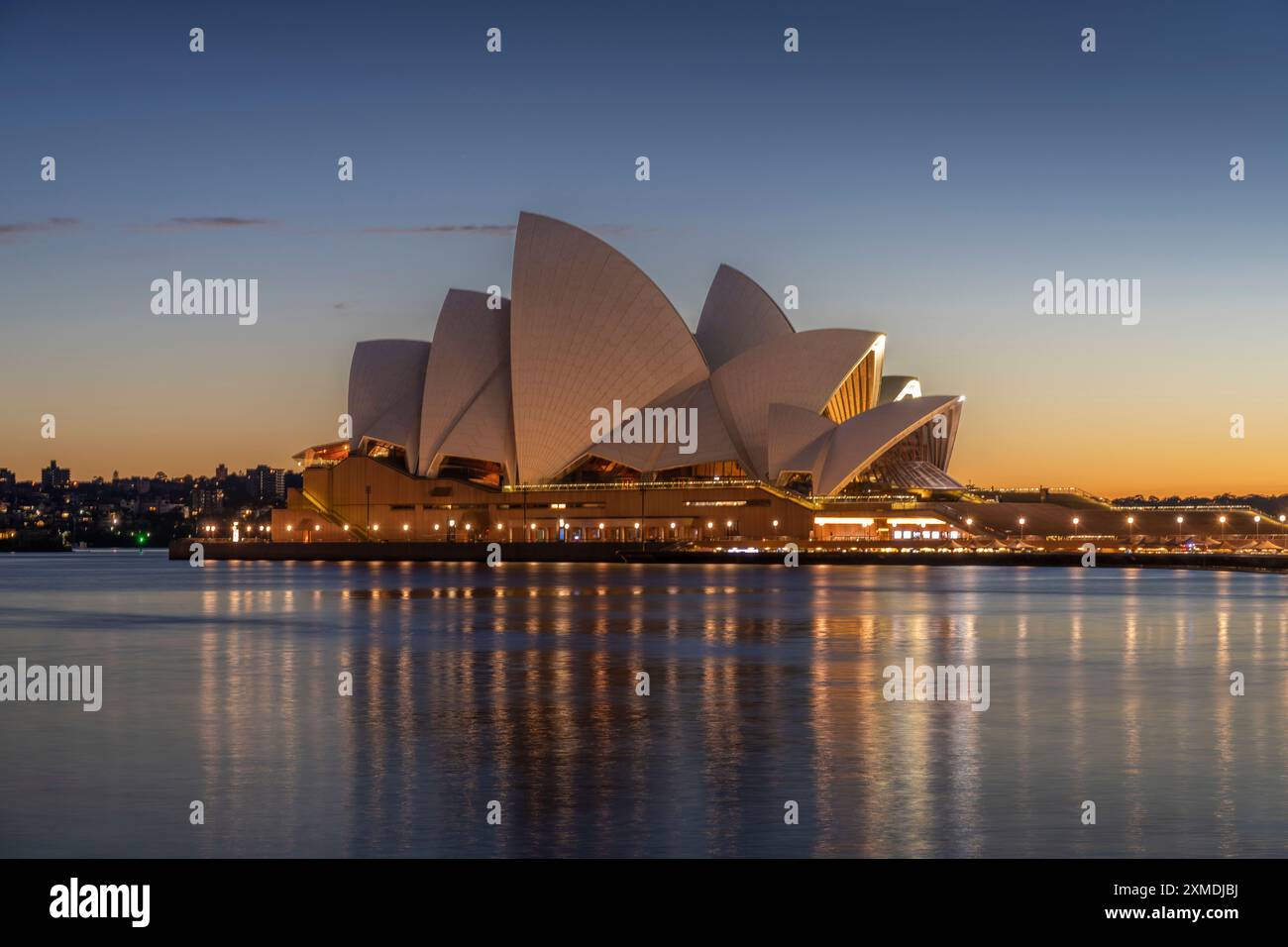 L'Opéra au coucher du soleil dans le port de Sydney, Australie, Nouvelle-Galles du Sud. Banque D'Images