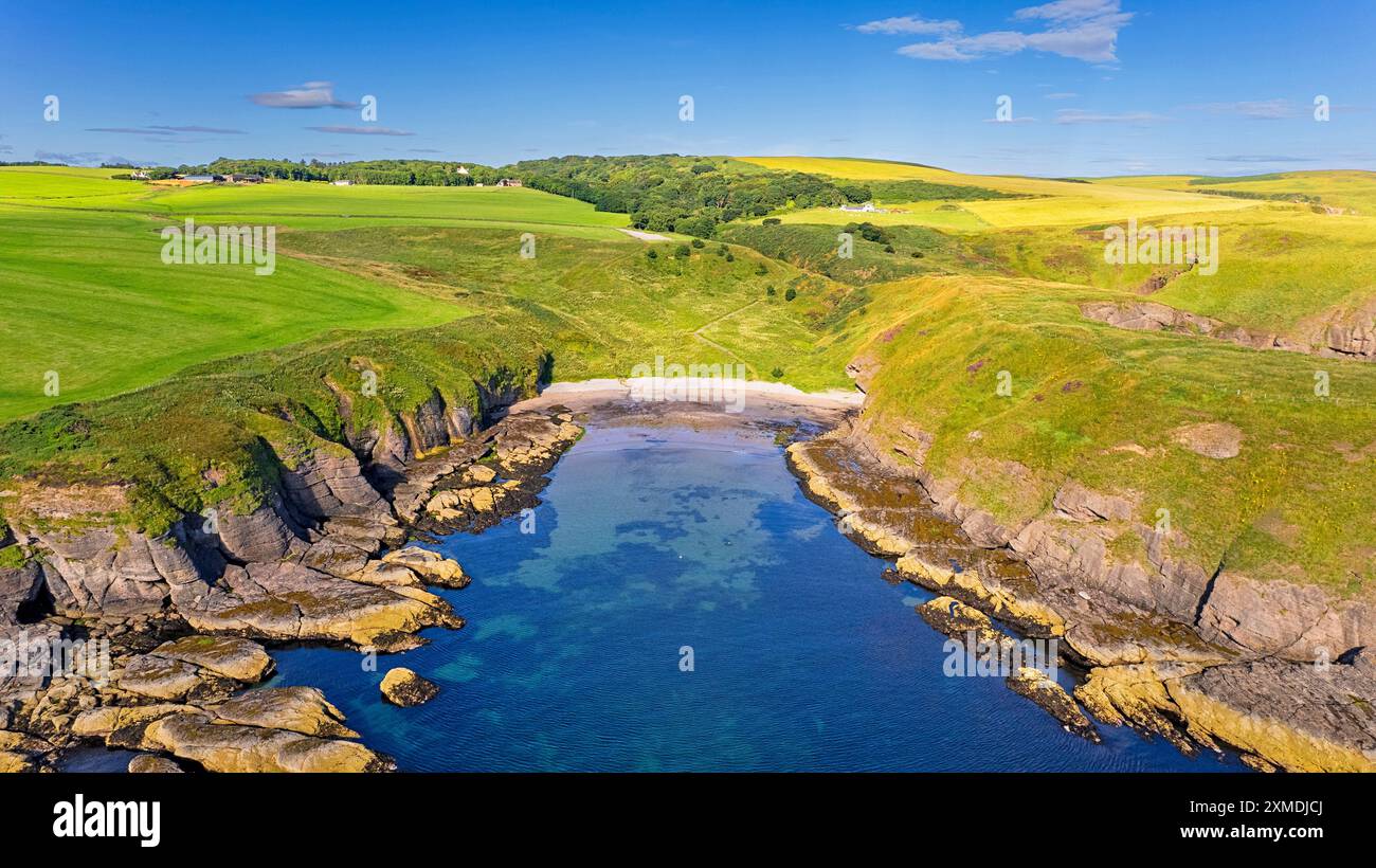 Cullykhan Beach et Bay Aberdeenshire Écosse la plage de sable et la mer bleu vert un matin d'été Banque D'Images