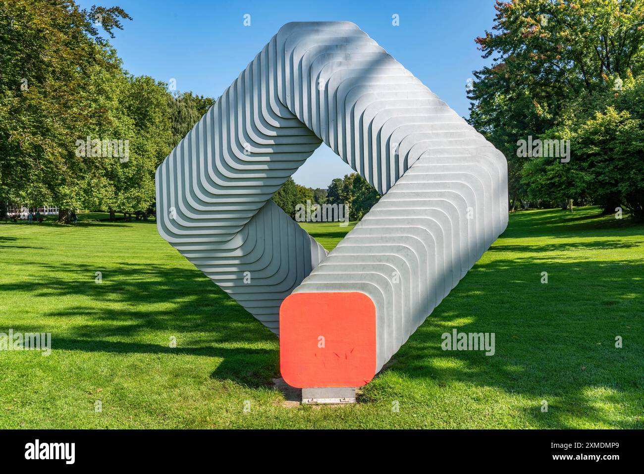 Le Grugapark, Essen, jardin botanique, parc de loisirs et de loisirs, superposition d'œuvres d'art, à la Tummelwiese, Rhénanie du Nord-Westphalie, Allemagne Banque D'Images