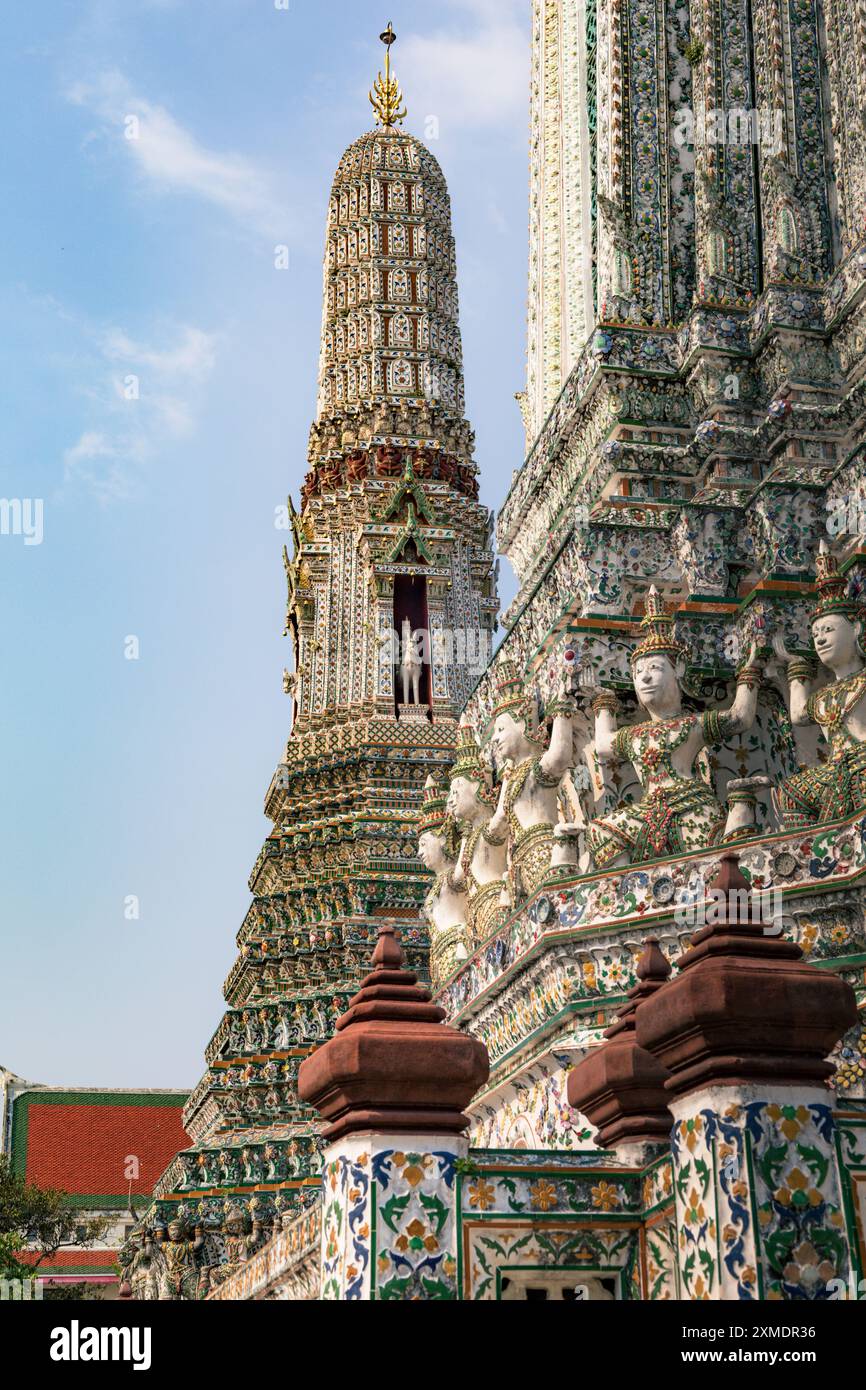 Exploration du site historique du temple Wat Arun dans la ville de Bangkok, Thaïlande Banque D'Images