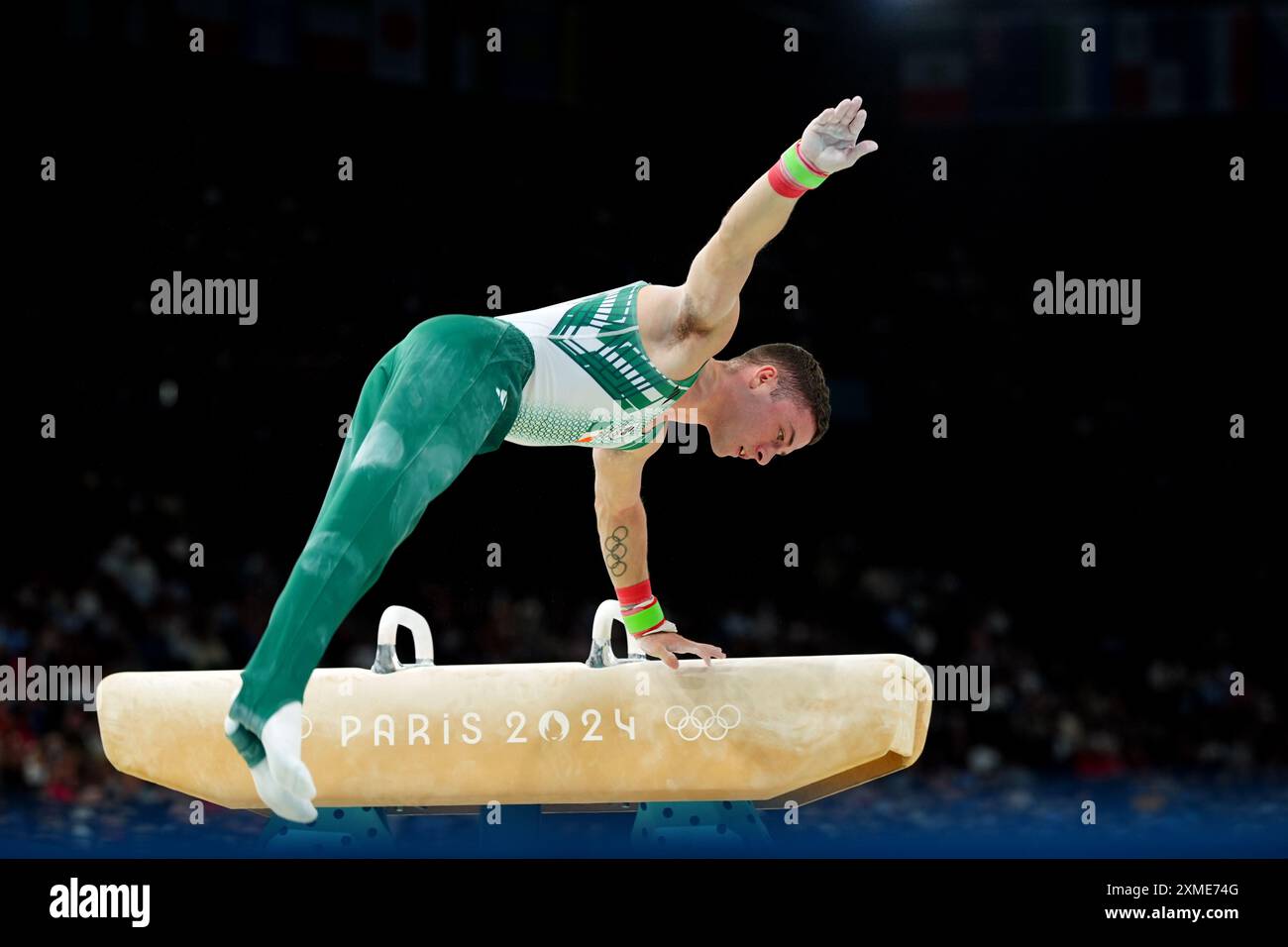 L'Irlandais Rhys McClenaghan se produit sur le cheval pommeau lors de la gymnastique artistique, qualification masculine à la Bercy Arena le premier jour des Jeux Olympiques de Paris 2024 en France. Date de la photo : samedi 27 juillet 2024. Banque D'Images