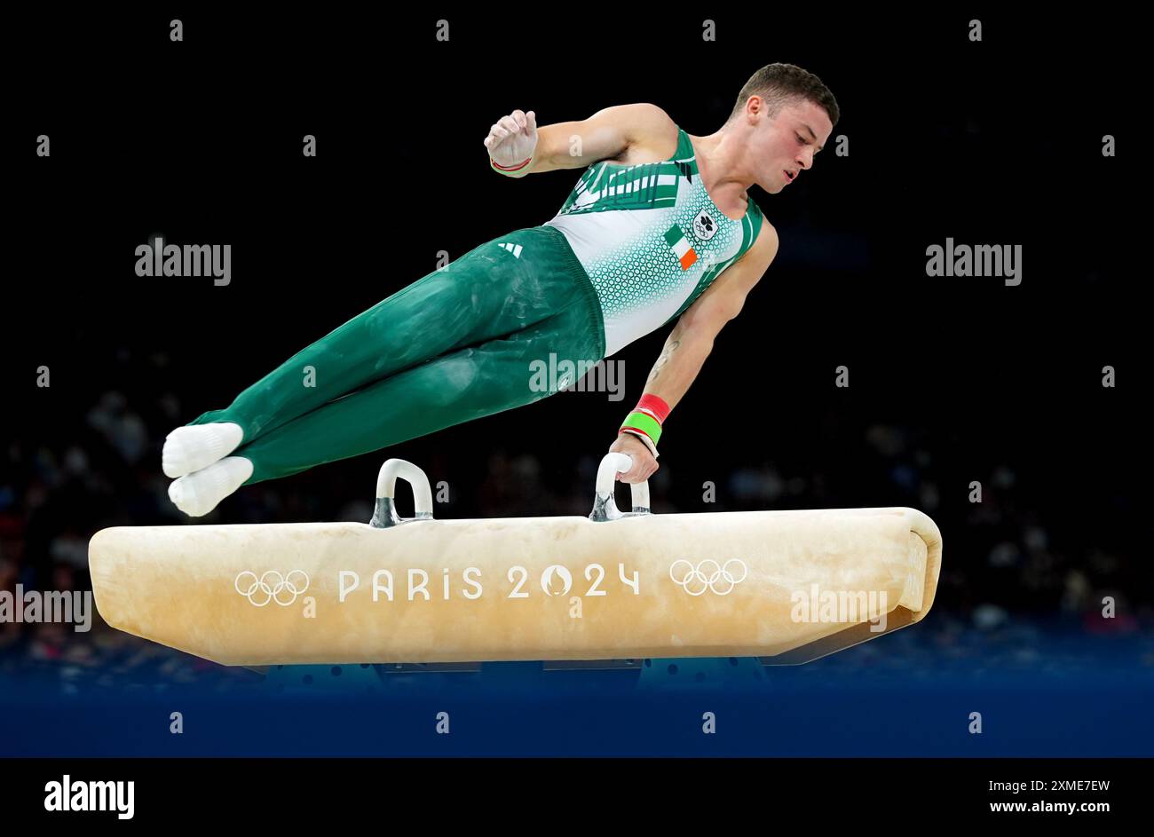 L'Irlandais Rhys McClenaghan suit sa routine sur le Pommel Horse lors de la gymnastique artistique, qualification masculine à la Bercy Arena le premier jour des Jeux Olympiques de Paris 2024 en France. Date de la photo : samedi 27 juillet 2024. Banque D'Images