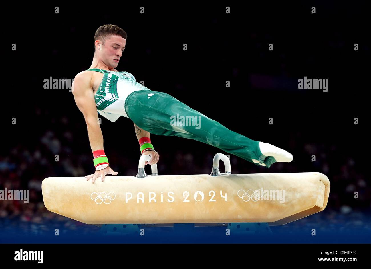 L'Irlandais Rhys McClenaghan suit sa routine sur le Pommel Horse lors de la gymnastique artistique, qualification masculine à la Bercy Arena le premier jour des Jeux Olympiques de Paris 2024 en France. Date de la photo : samedi 27 juillet 2024. Banque D'Images