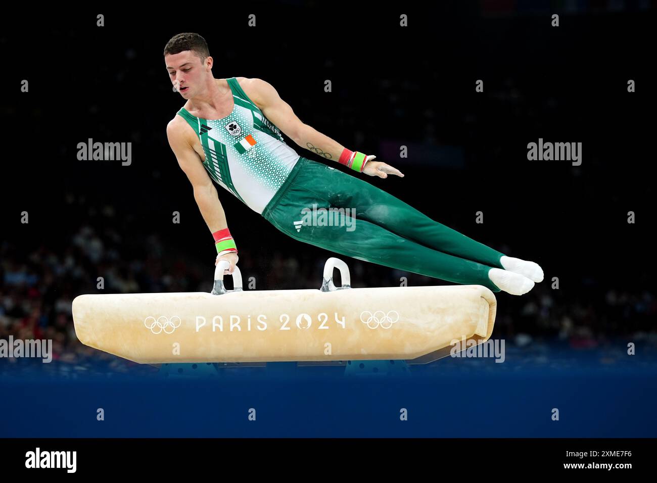 L'Irlandais Rhys McClenaghan suit sa routine sur le Pommel Horse lors de la gymnastique artistique, qualification masculine à la Bercy Arena le premier jour des Jeux Olympiques de Paris 2024 en France. Date de la photo : samedi 27 juillet 2024. Banque D'Images